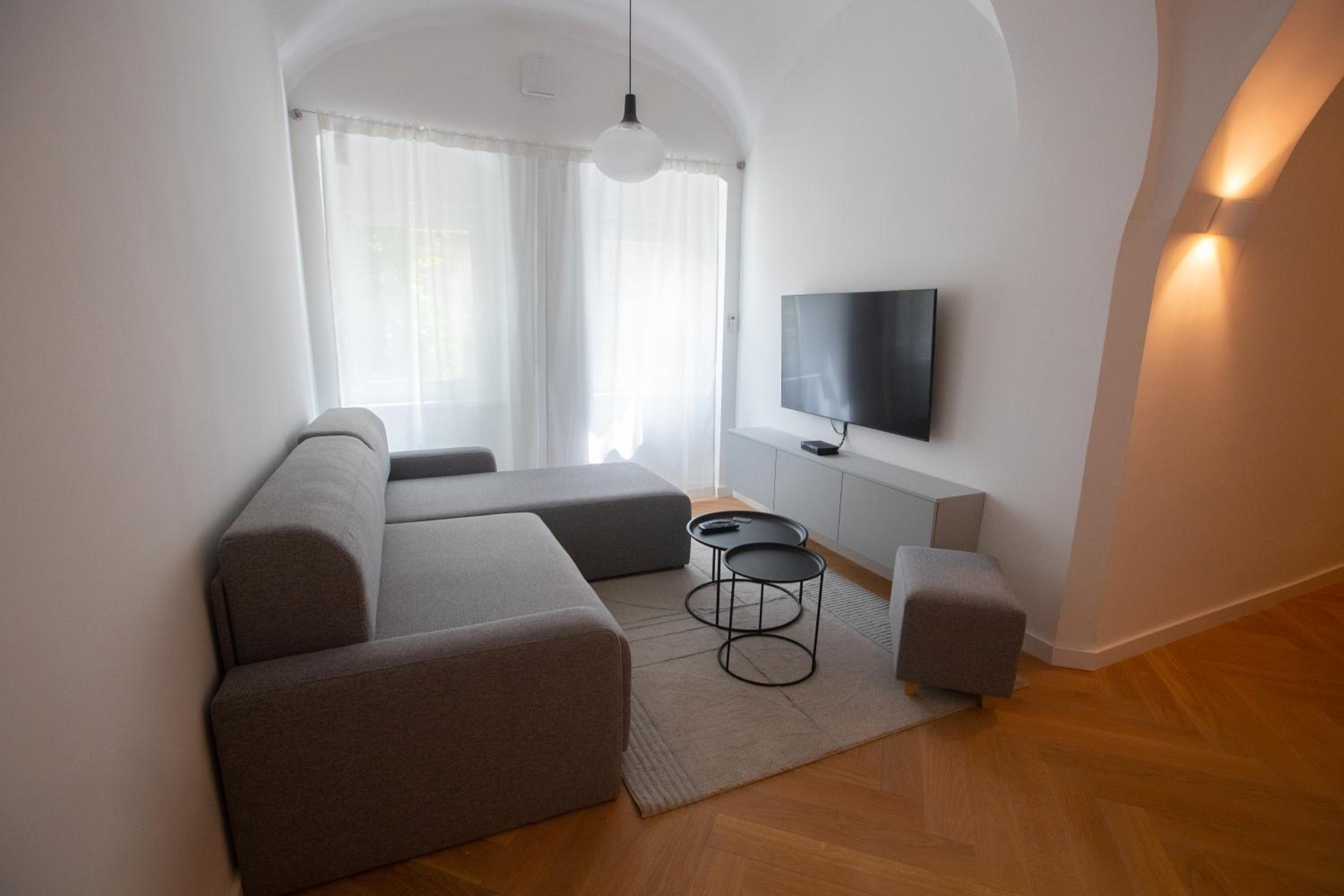 Apartment - Ground Floor - Photo 1