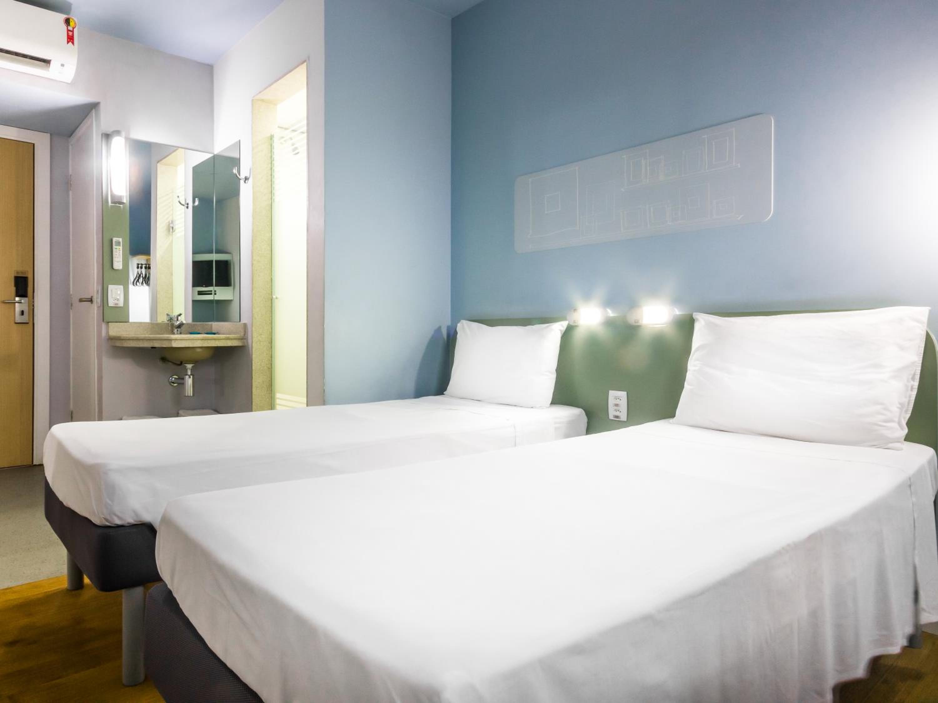 Standard Apartment with Twin Beds photo 2