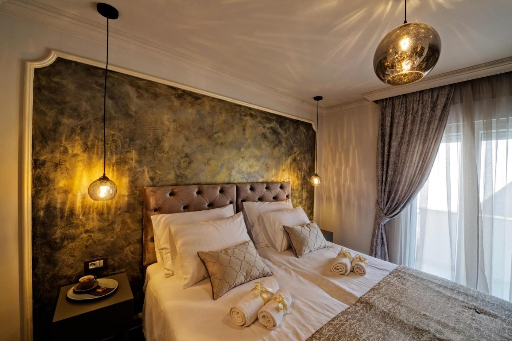 Double or Twin Room with Bathroom - Photo 9