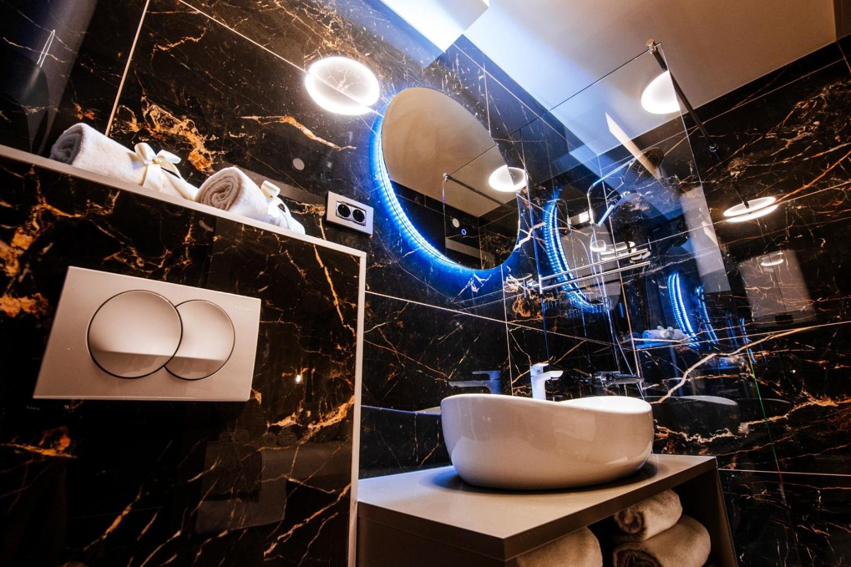 Double or Twin Room with Bathroom - Photo 14
