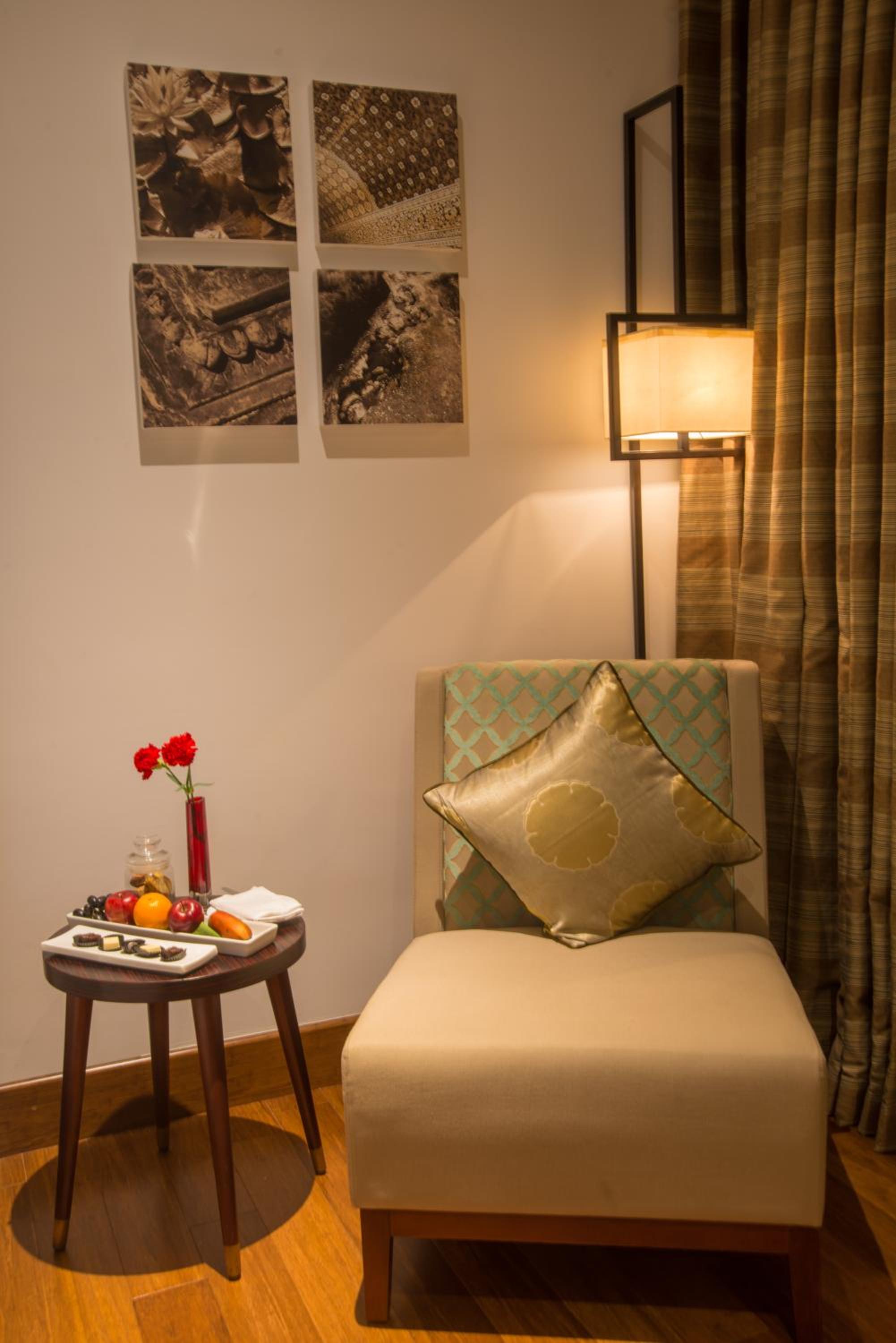 Premium Room King Bed including One Way Airport Transfer - Photo 11