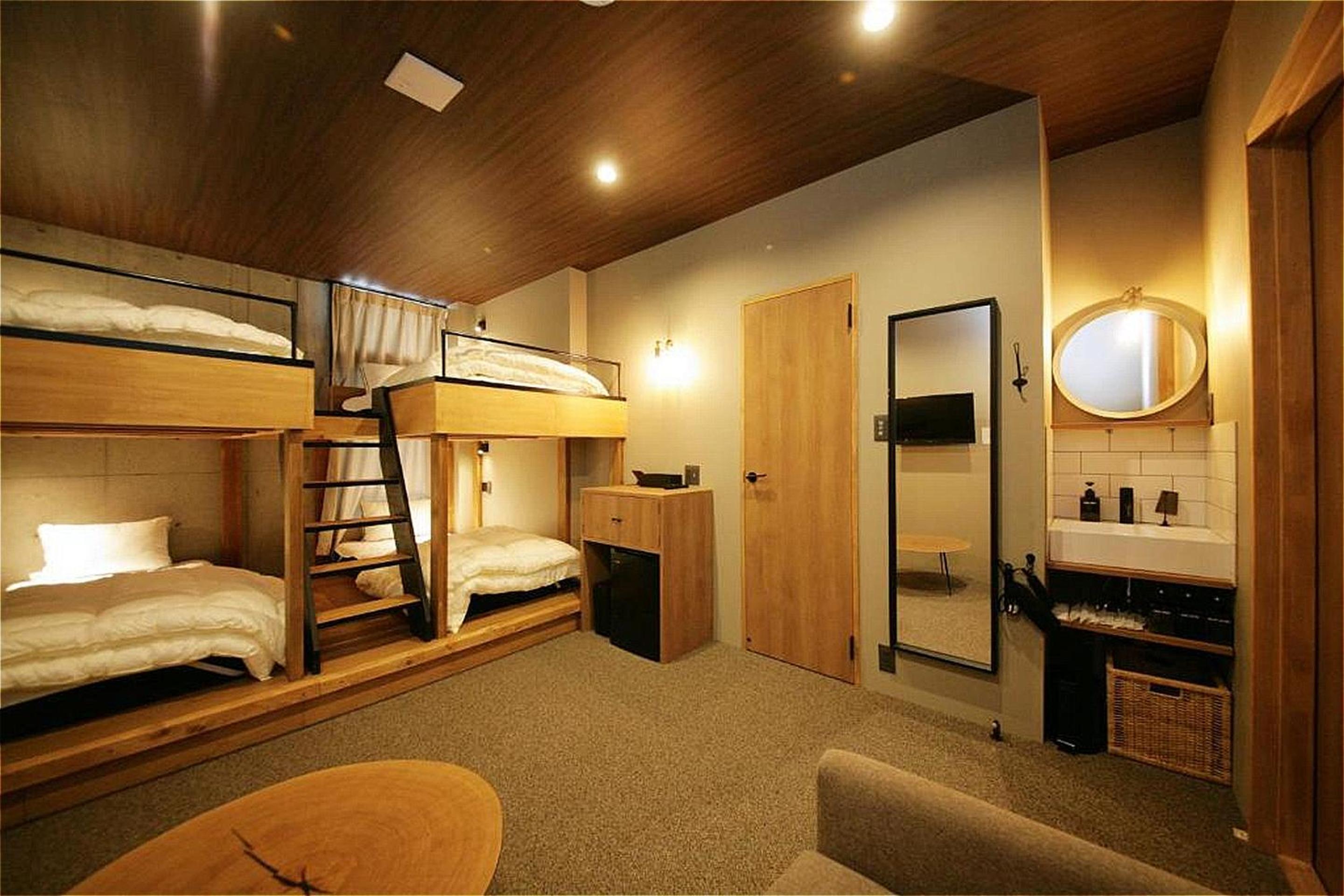 Deluxe Room (Four Single Beds) with Shared Kitchen - Non-Smoking - No Cleaning for Consecutive Night Stays