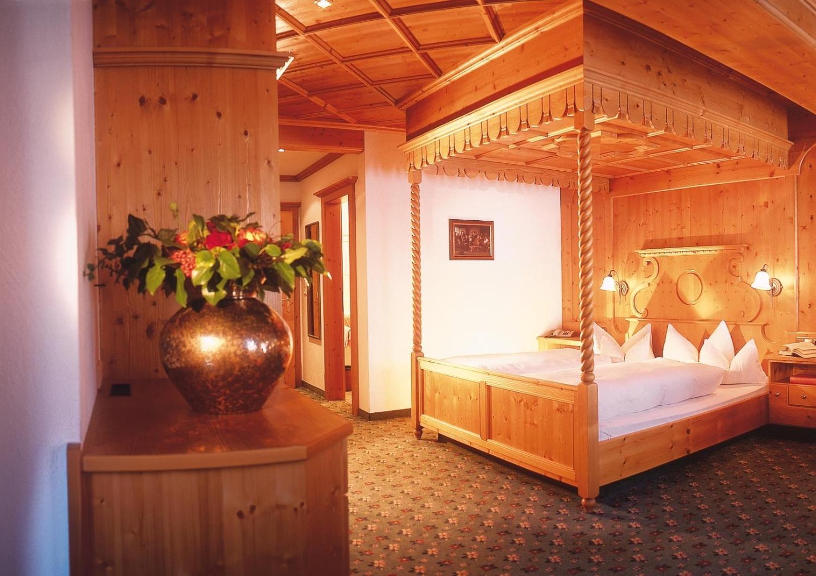 Deluxe Double Room with Balcony - Photo 8