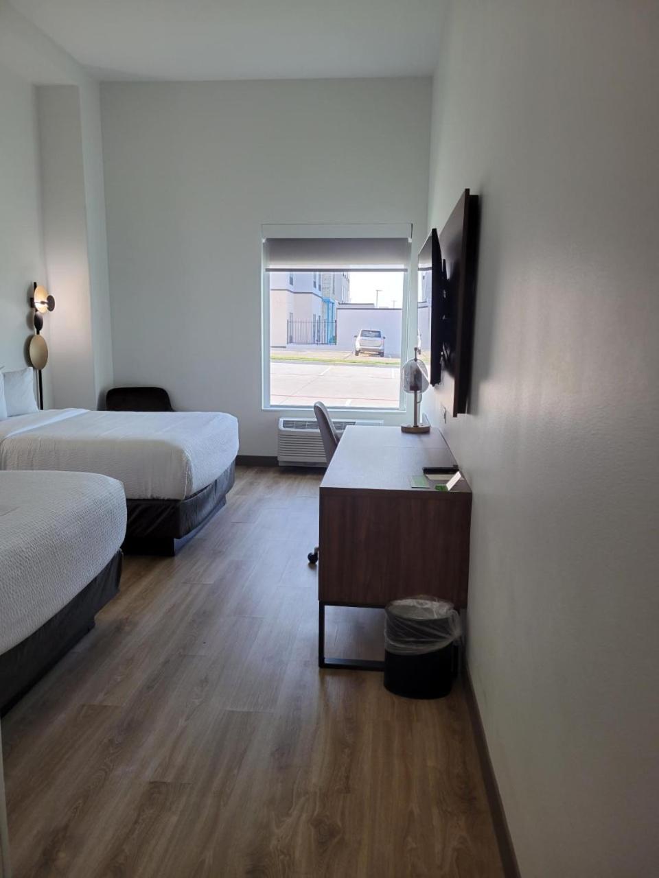Queen Room with Two Queen Beds and Mobility/Hearing Access - Non-Smoking photo 3