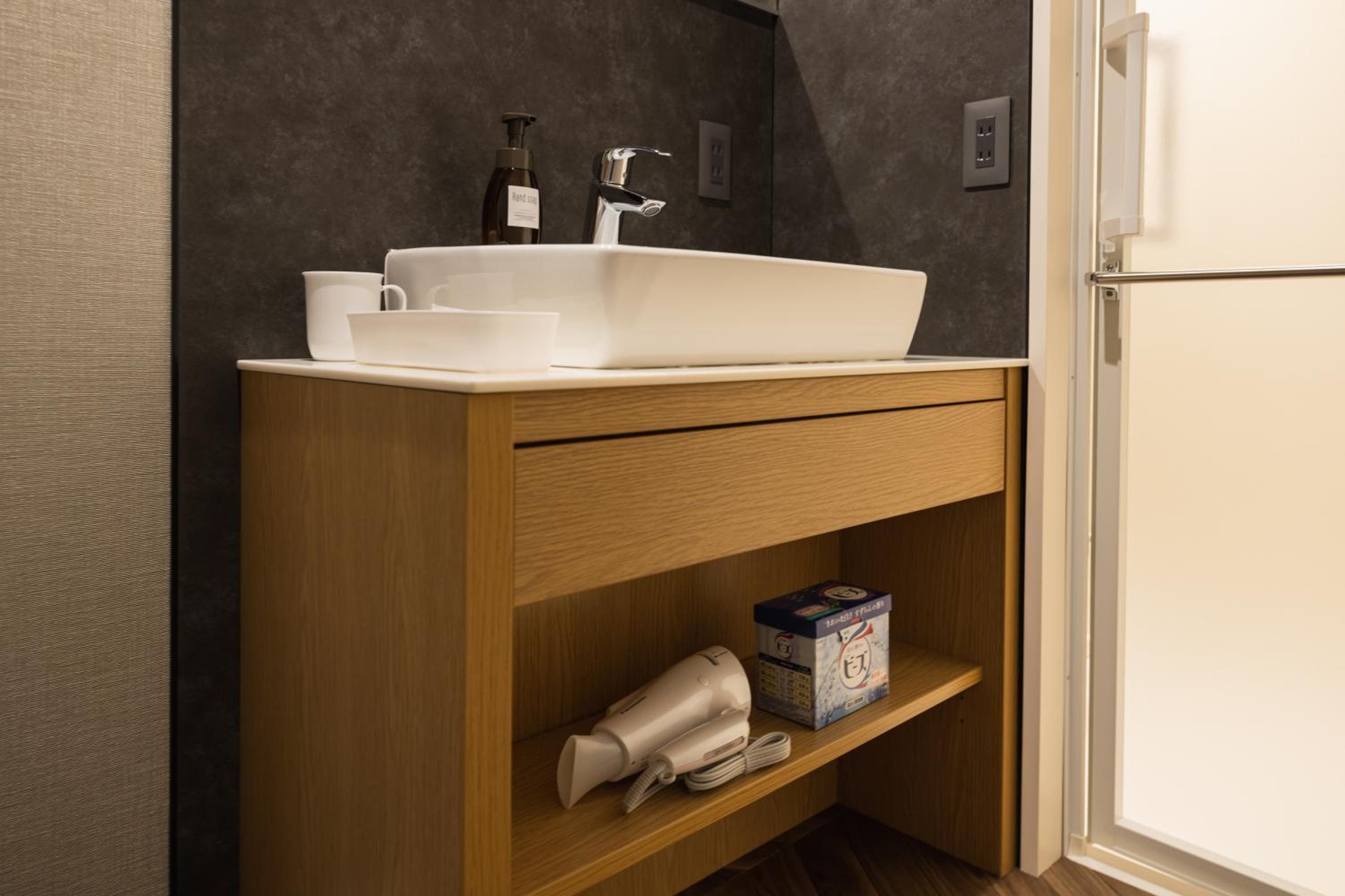 Standard Twin Room - Photo 6