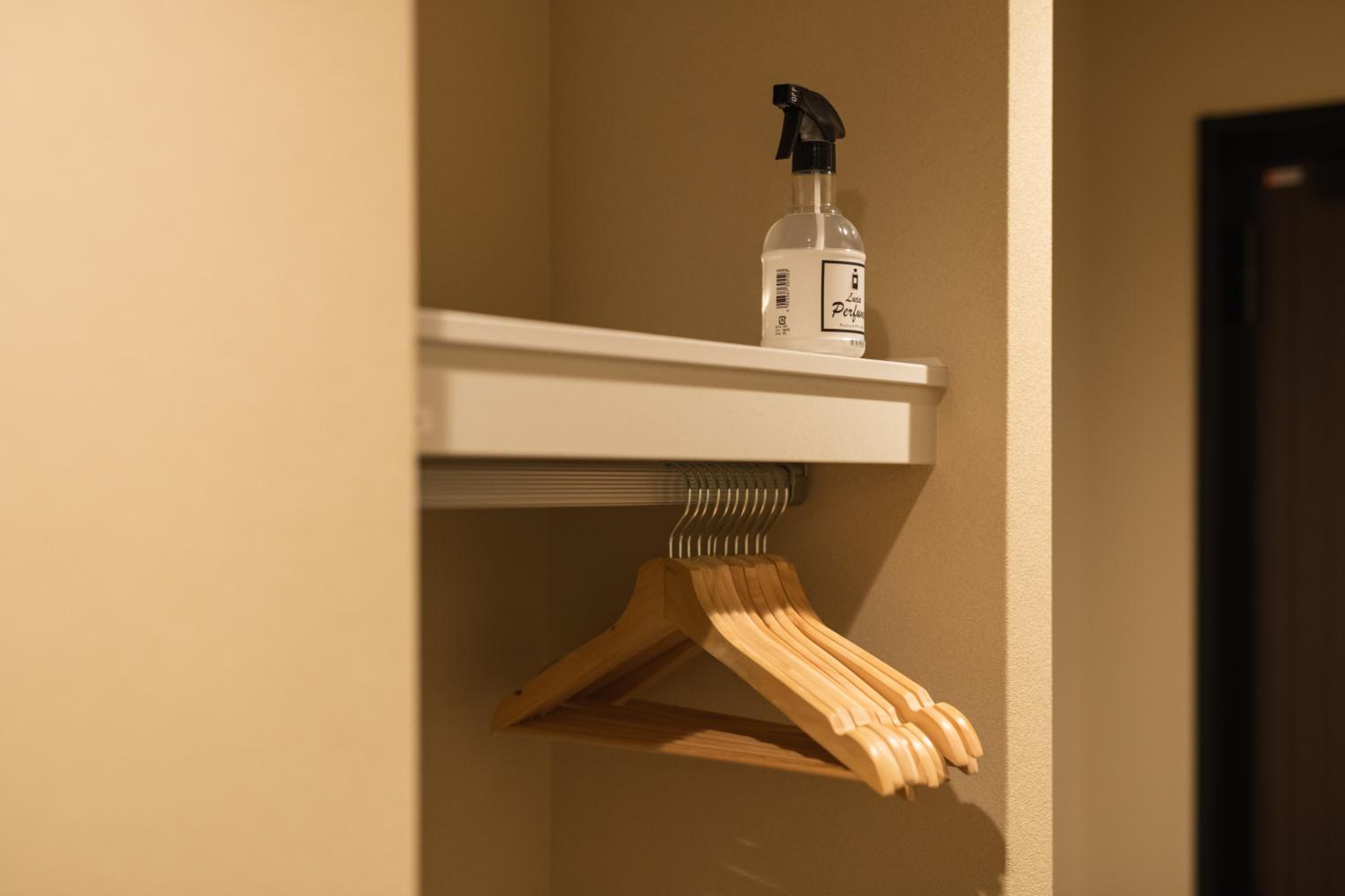 Standard Twin Room - Photo 4