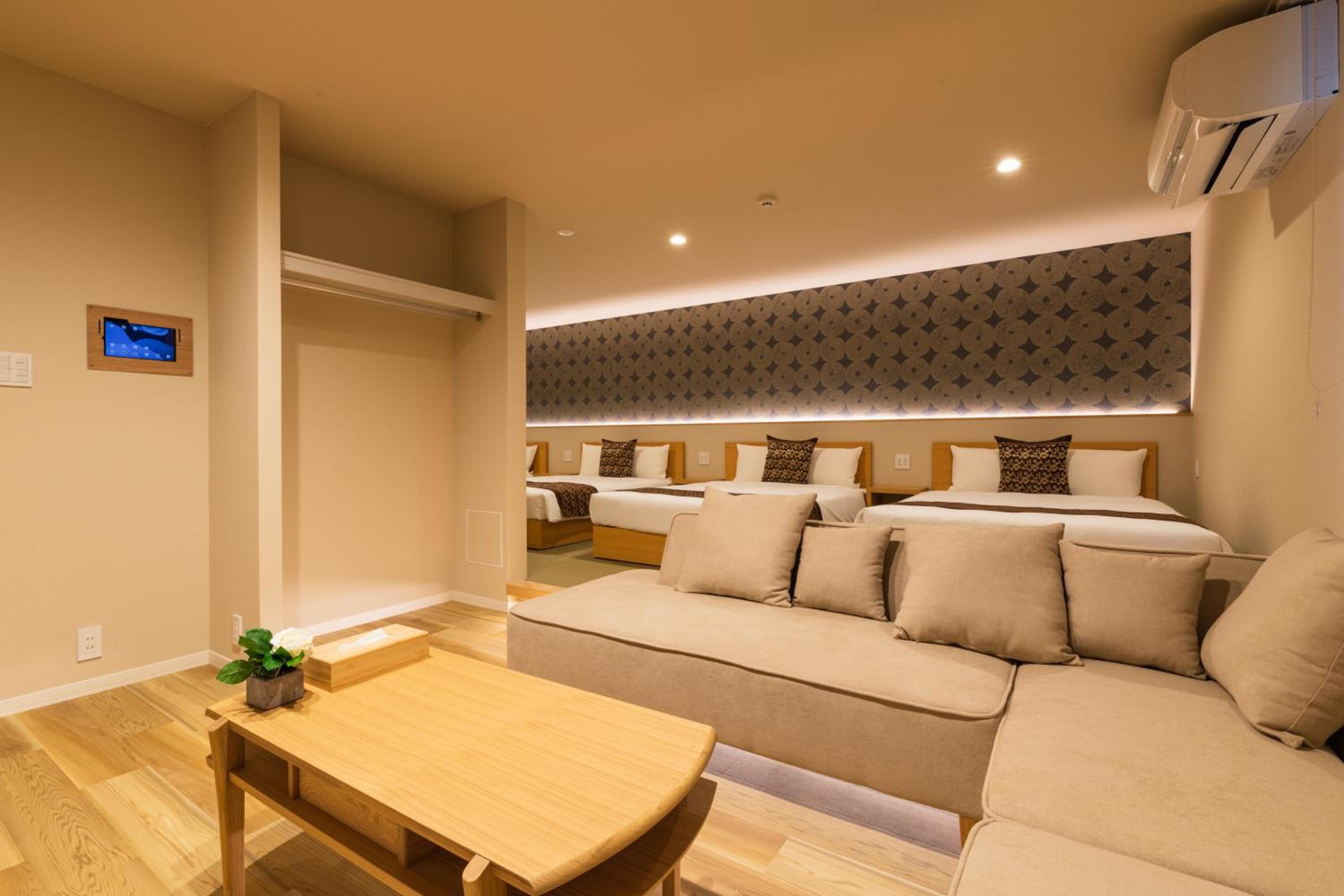 Executive Suite - Photo 14