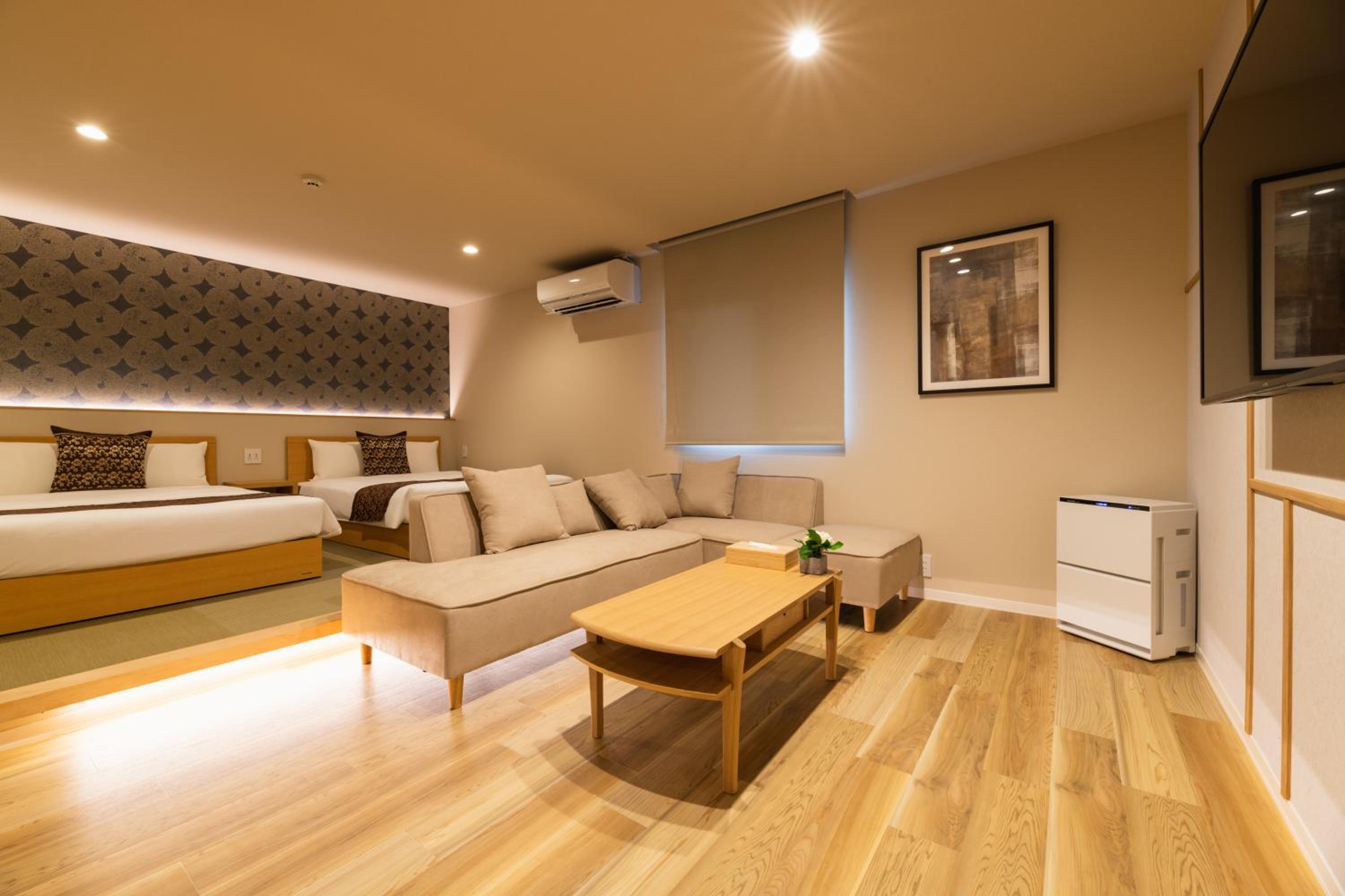 Executive Suite - Photo 1