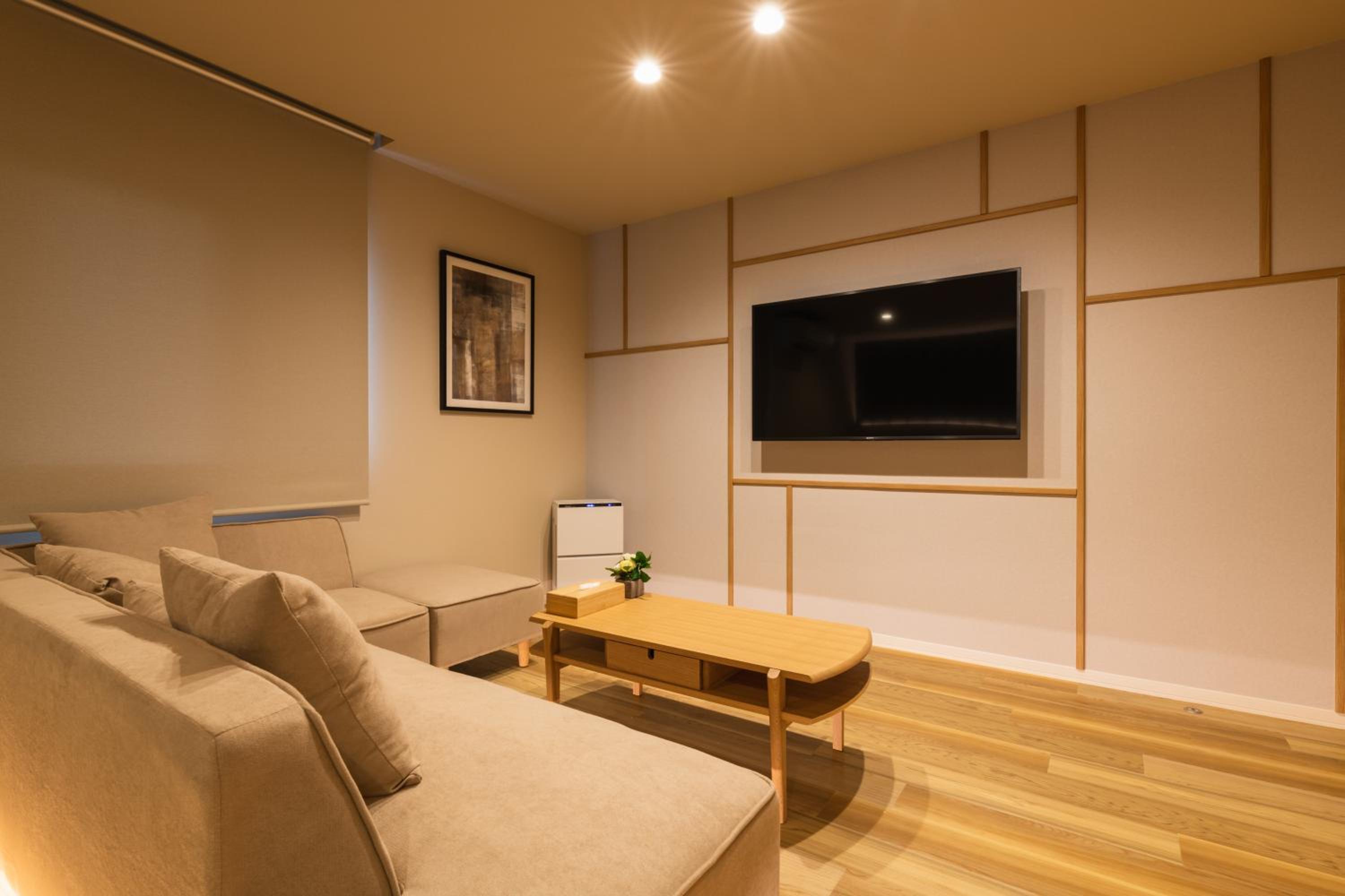 Executive Suite - Photo 13