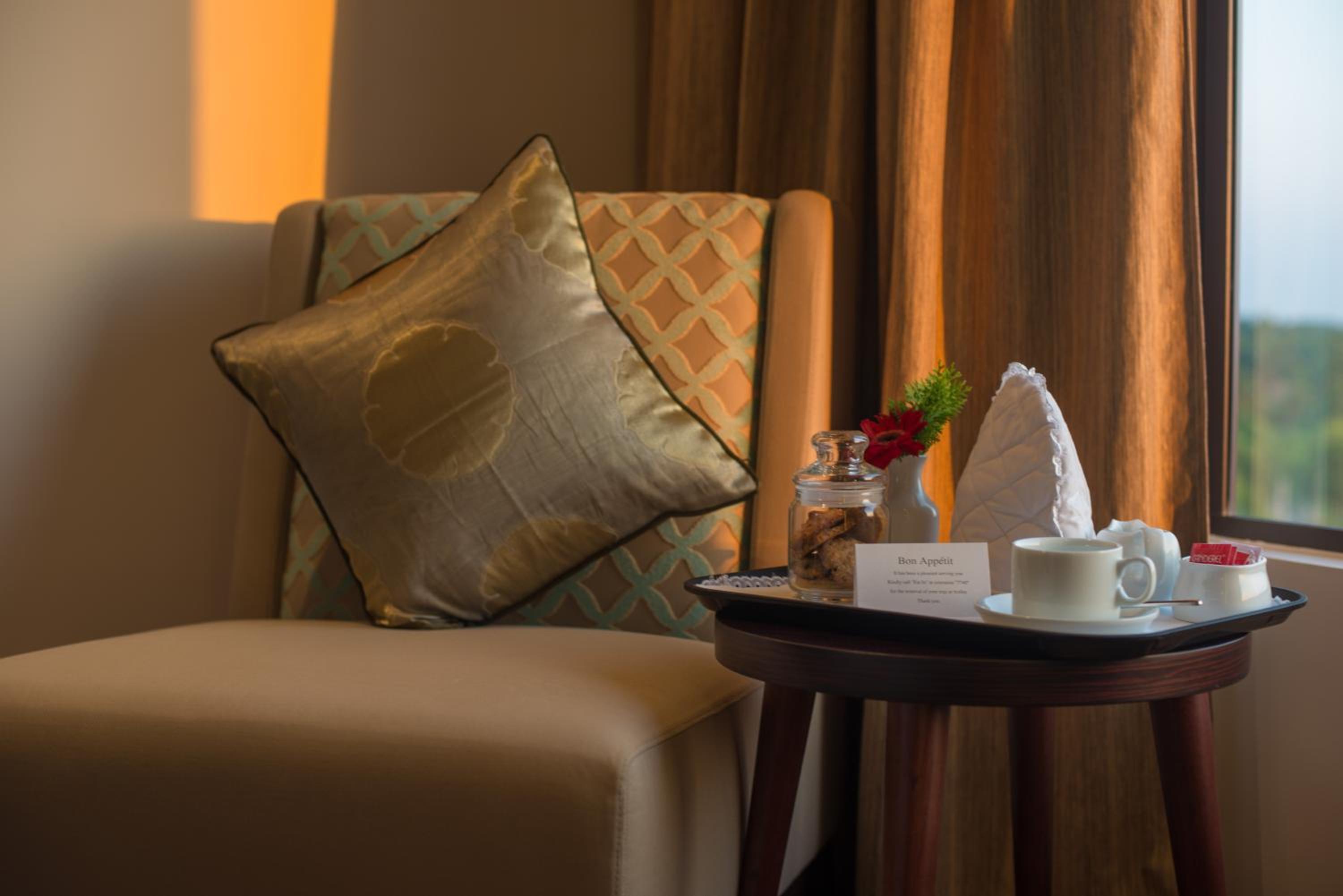 Premium Room King Bed including One Way Airport Transfer - Photo 12