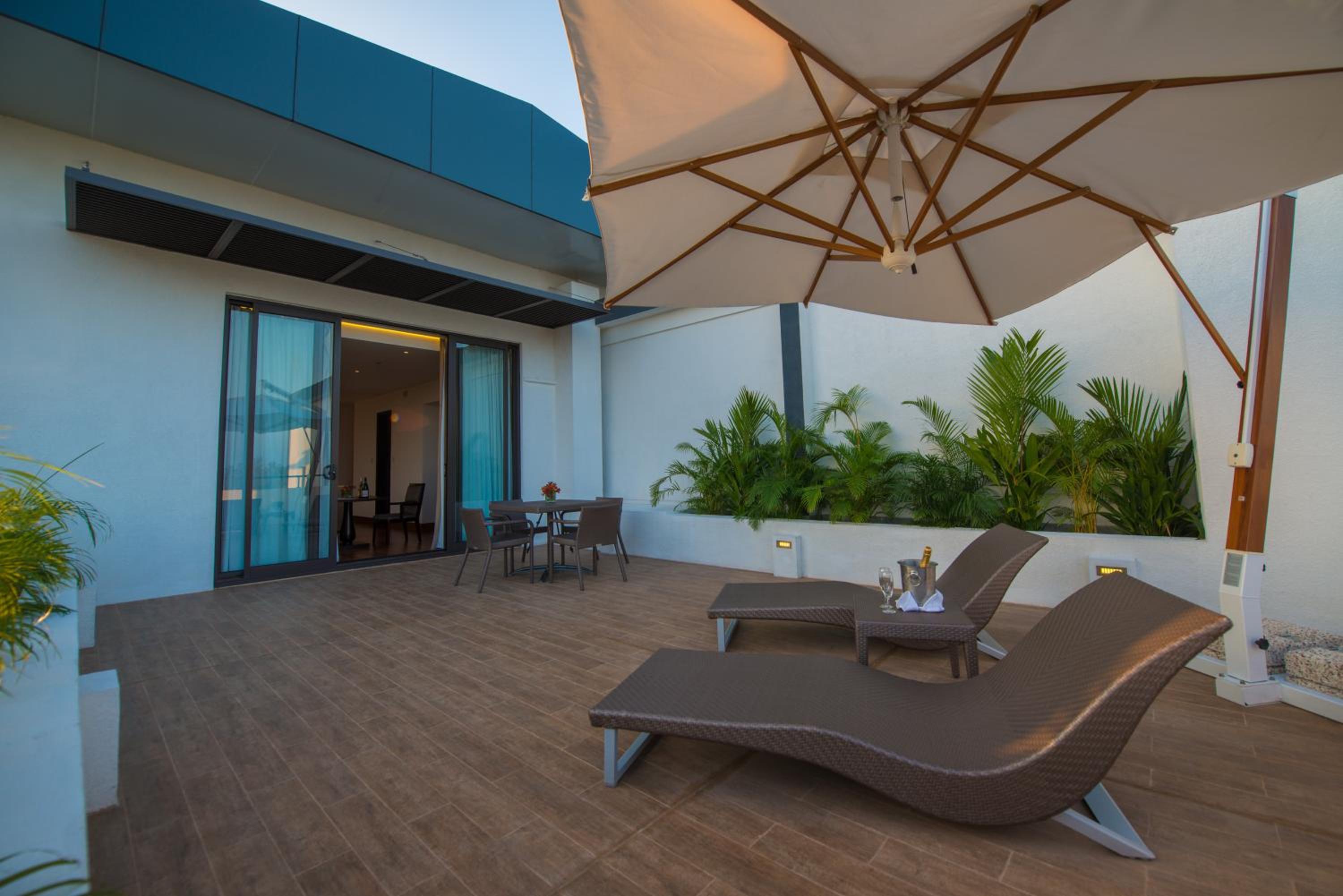 Vivanta Suite Including Both Way Airport Transfers - Photo 6