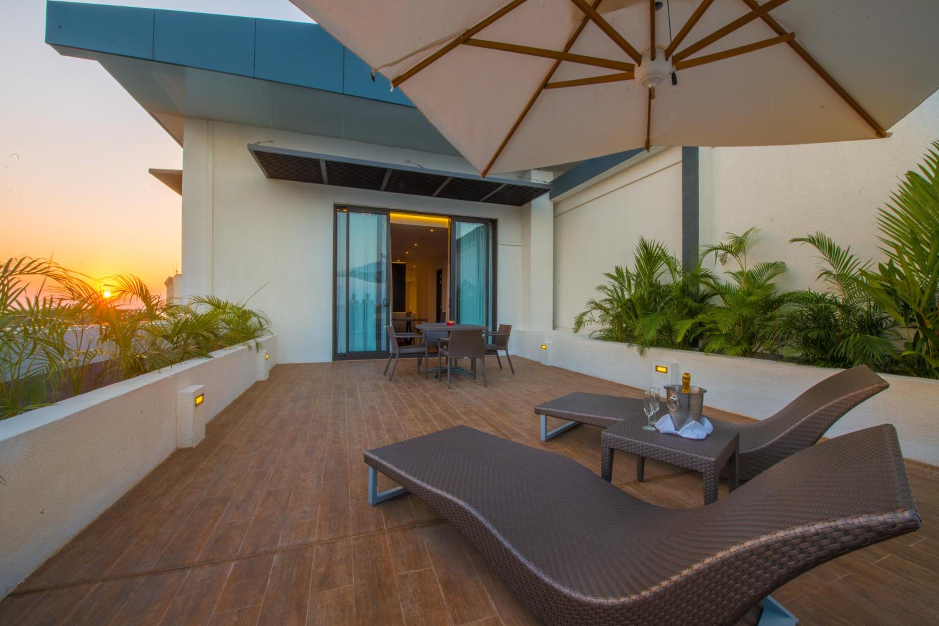Vivanta Suite Including Both Way Airport Transfers - Photo 8