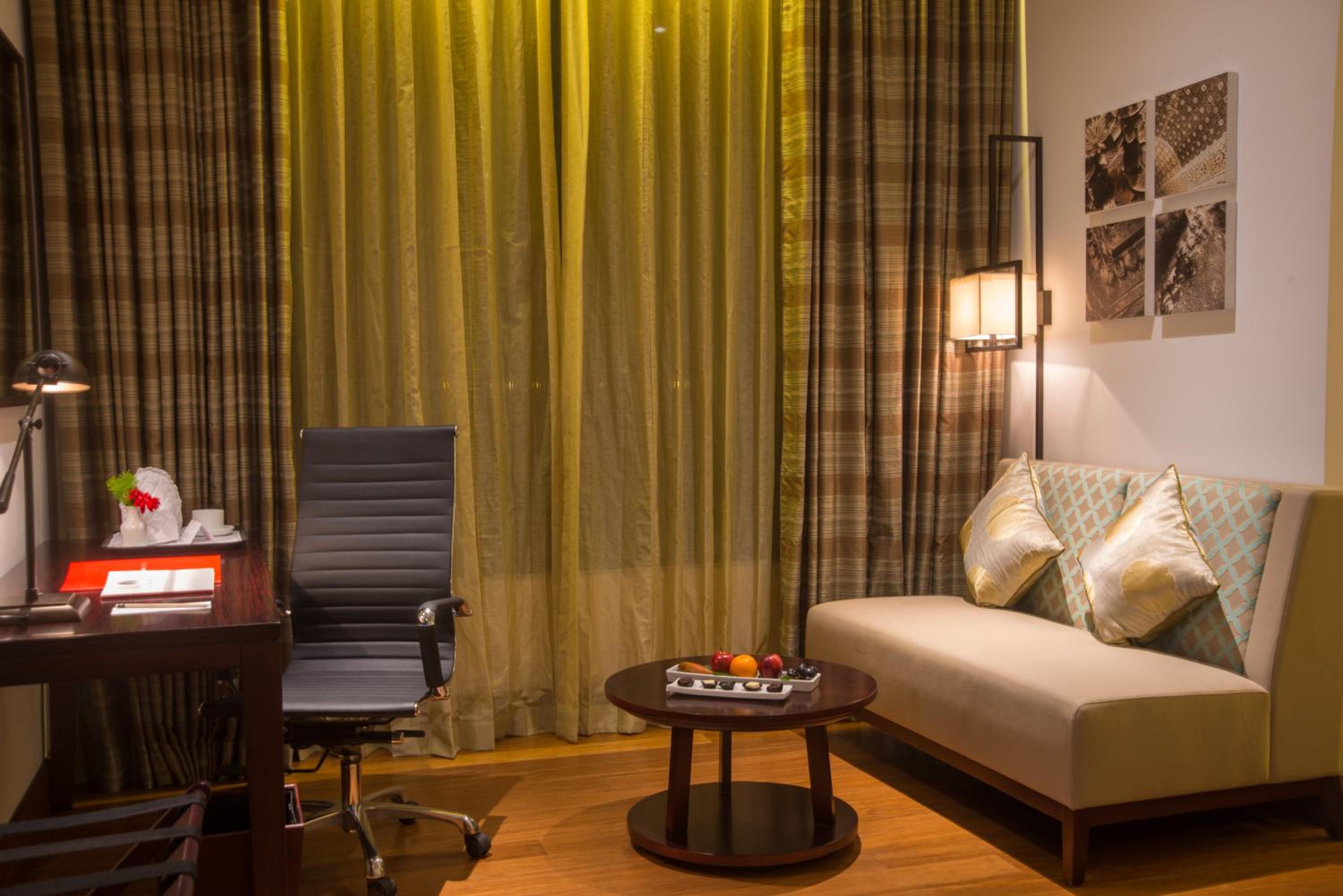 Premium Room King Bed including One Way Airport Transfer - Photo 14