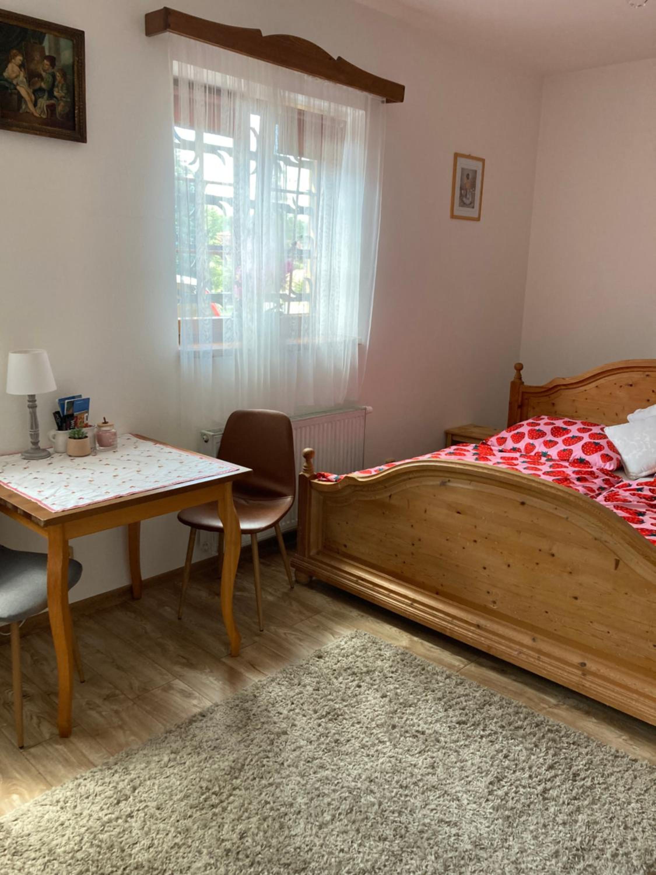 Double Room with Private Bathroom - Photo 4