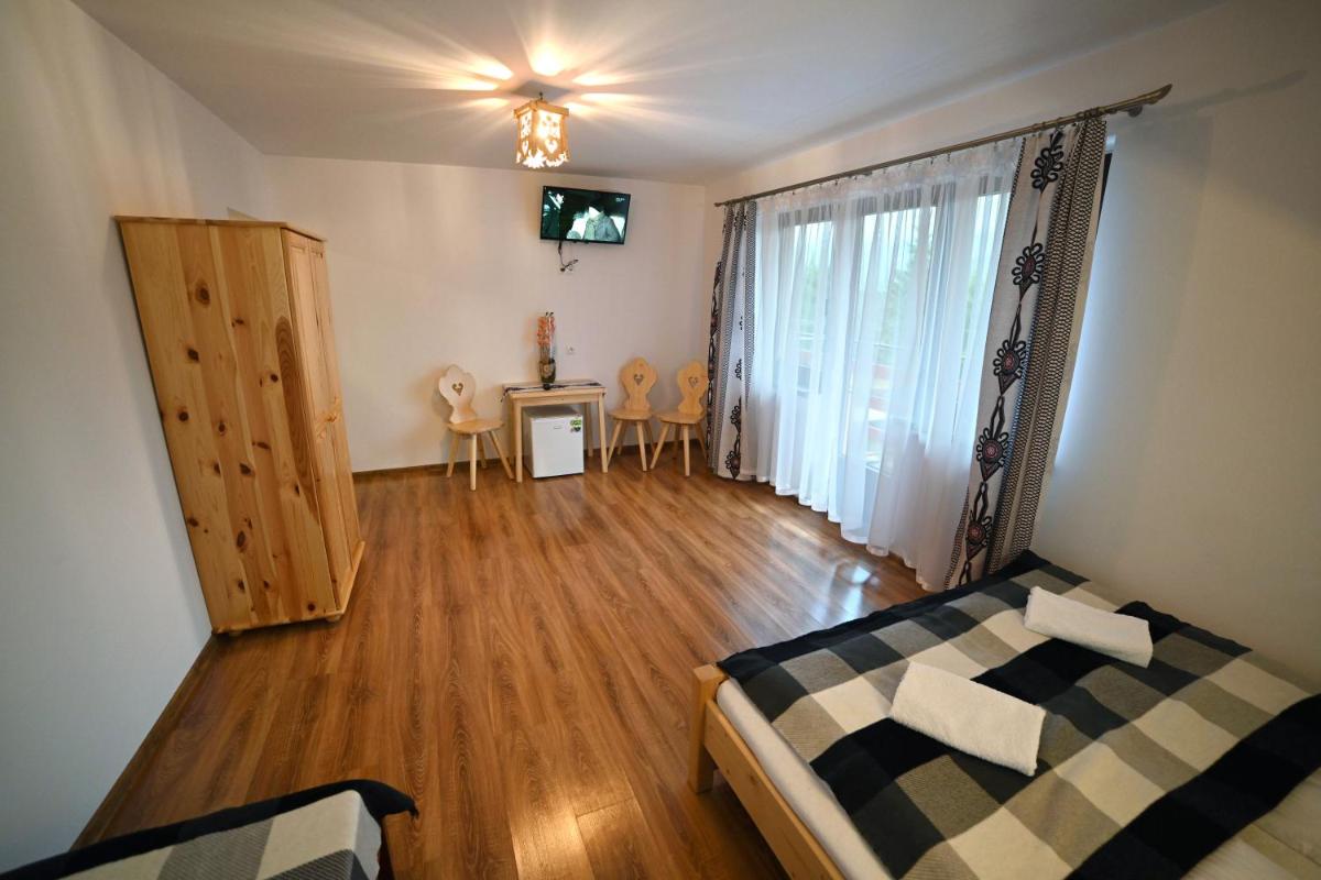 Quadruple Room with Mountain View photo 2