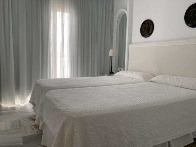 Three-Bedroom Apartment (4 Adults + 1 Child)