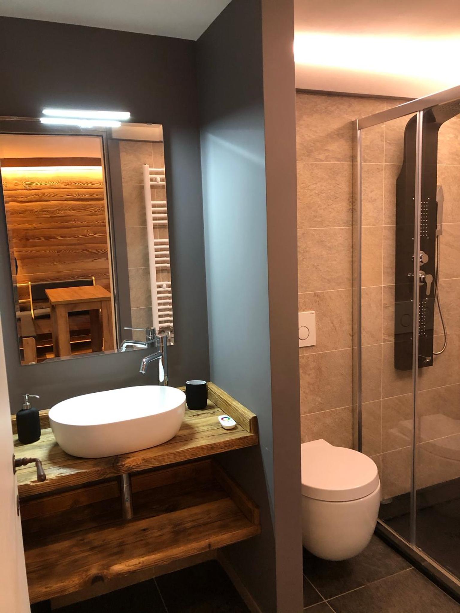 One-Bedroom Apartment - Photo 6