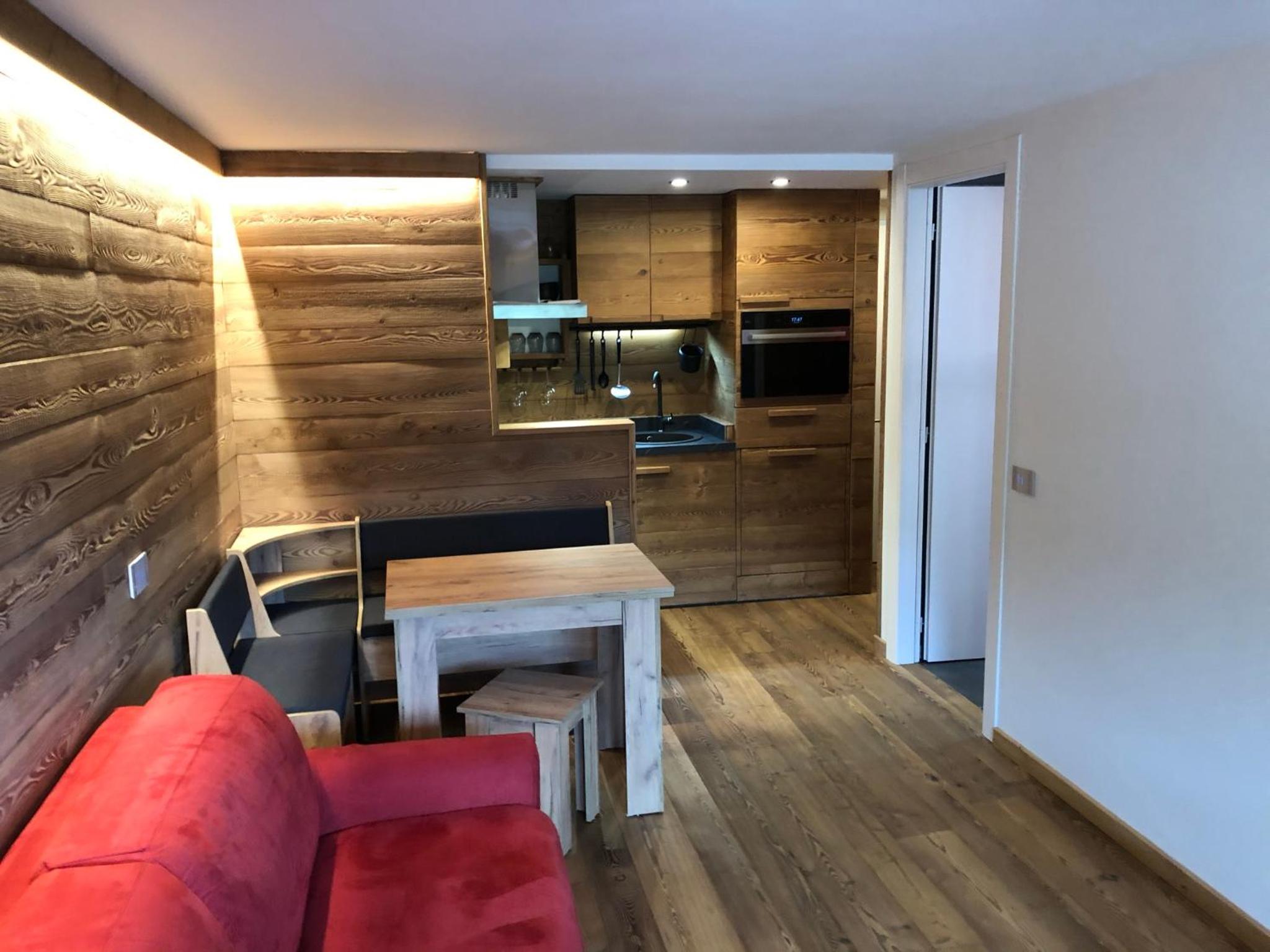 One-Bedroom Apartment - Photo 2