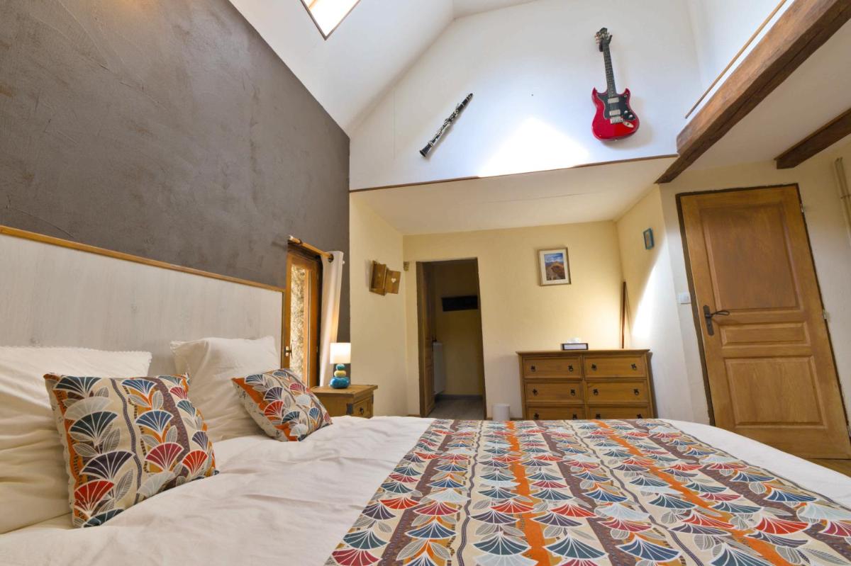 Double Room with Mountain View - Photo 3