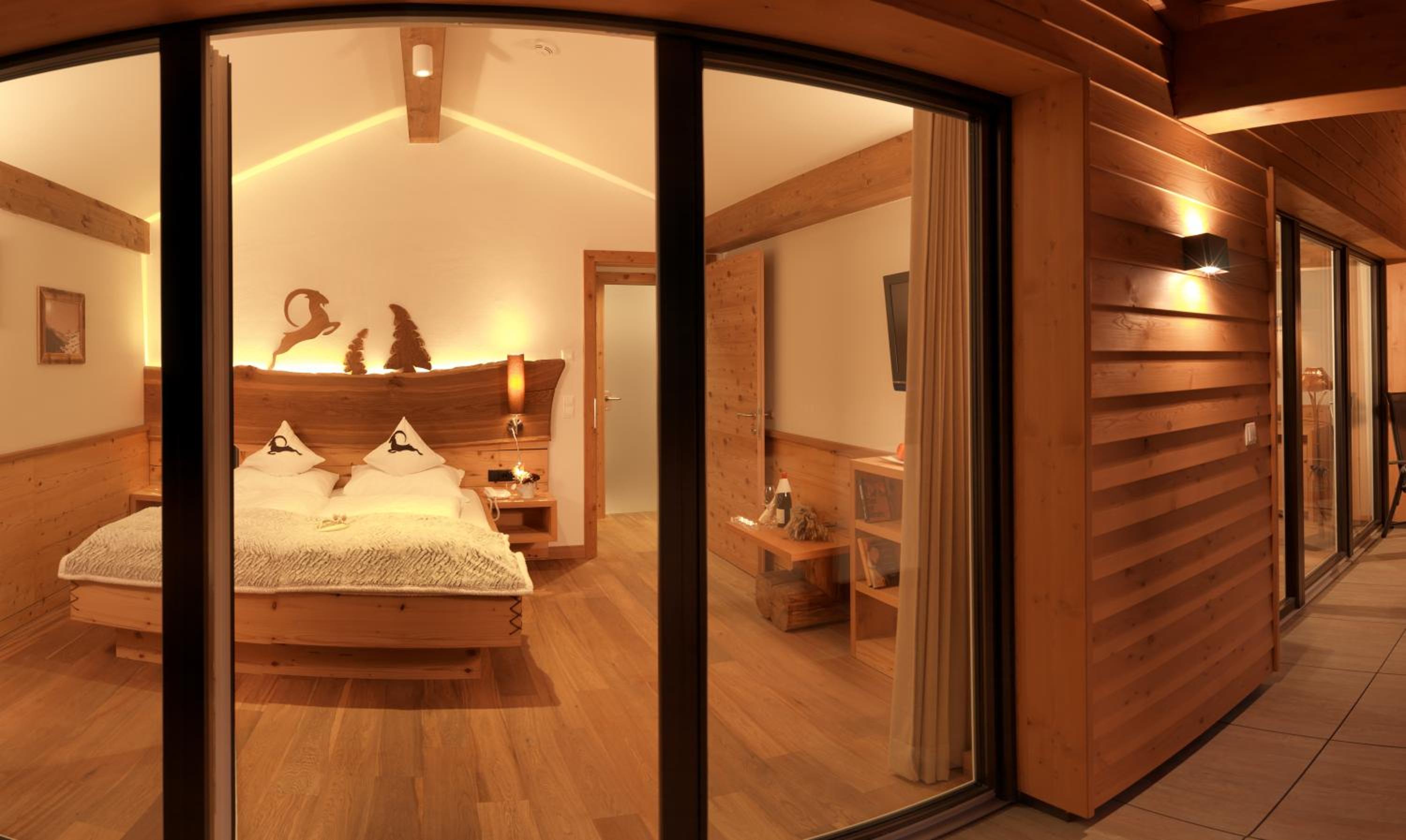 Deluxe Suite with Spa Bath photo 3