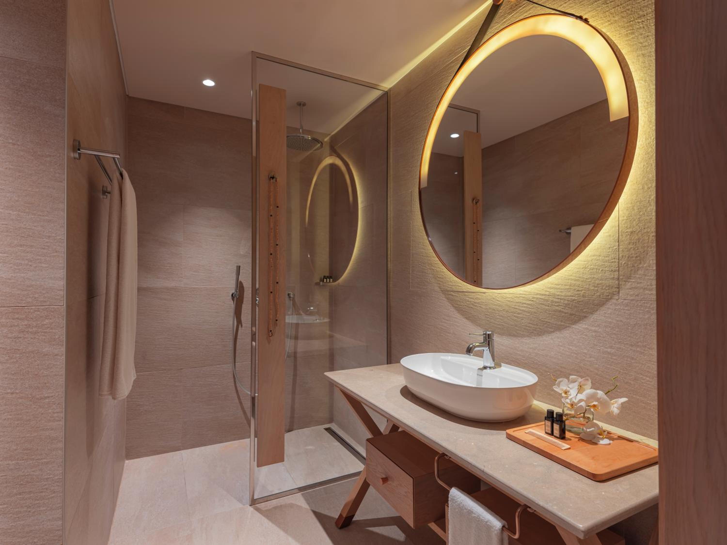 Superior Suite - Photo 4