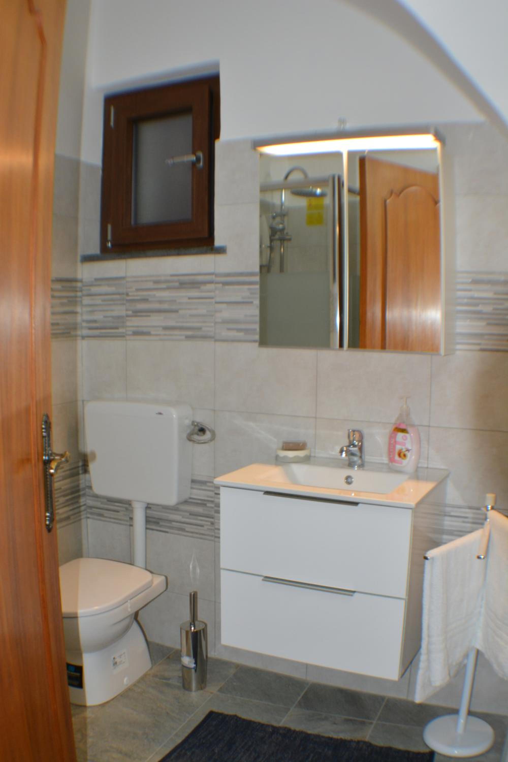 Two-Bedroom House - Photo 17