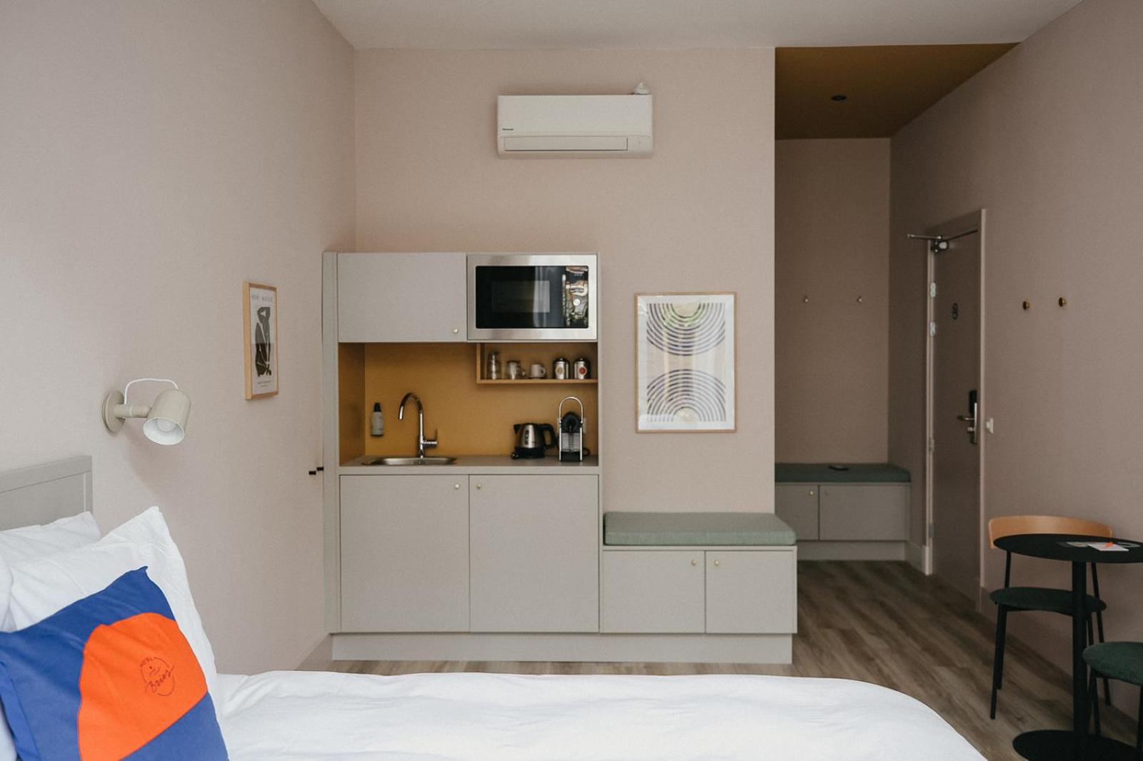 Standard Suite - Photo 14