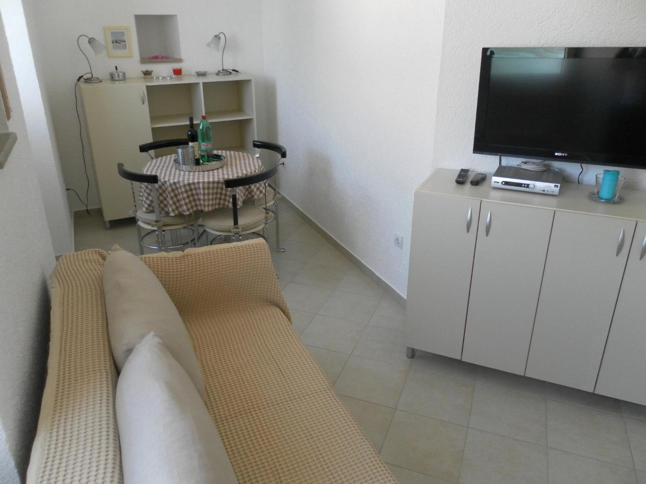 One-Bedroom Apartment with Balcony and Sea View photo 2