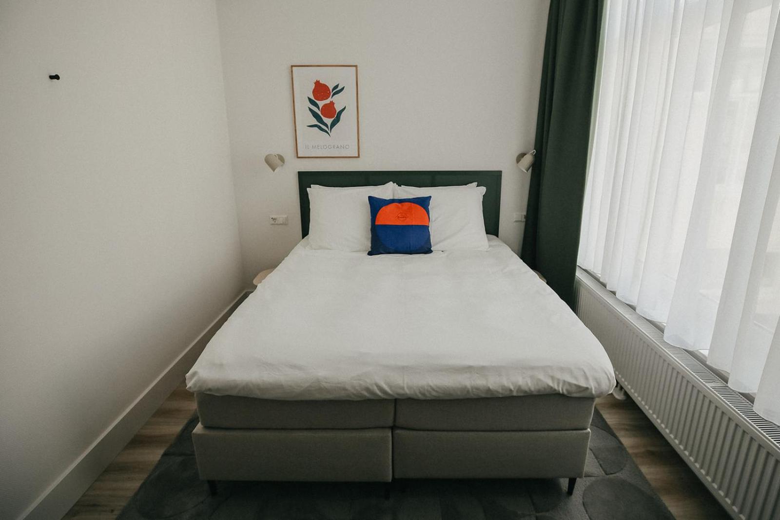 Standard Suite - Photo 16