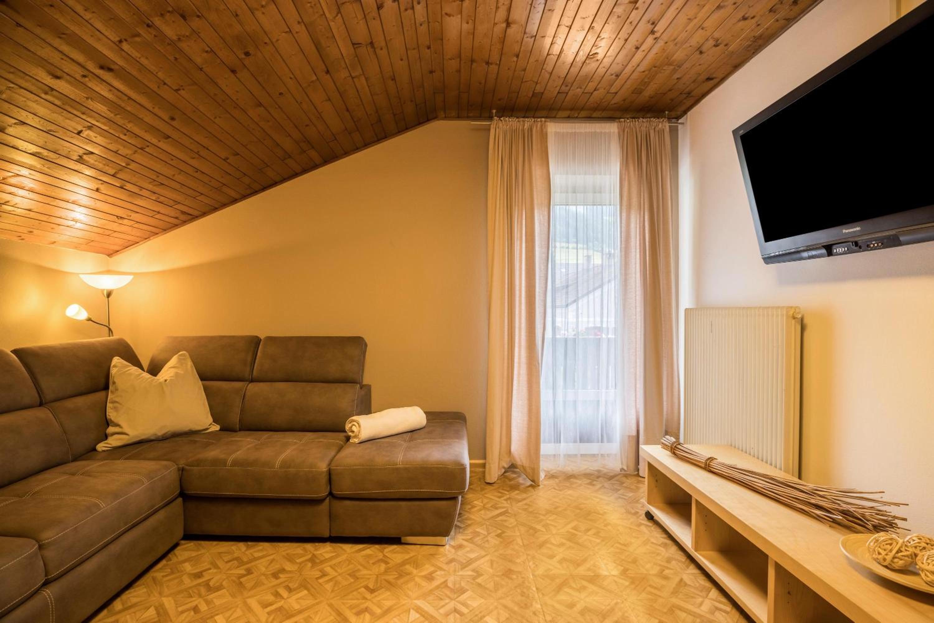 Two-Bedroom Deluxe Apartment with Garden View photo 1