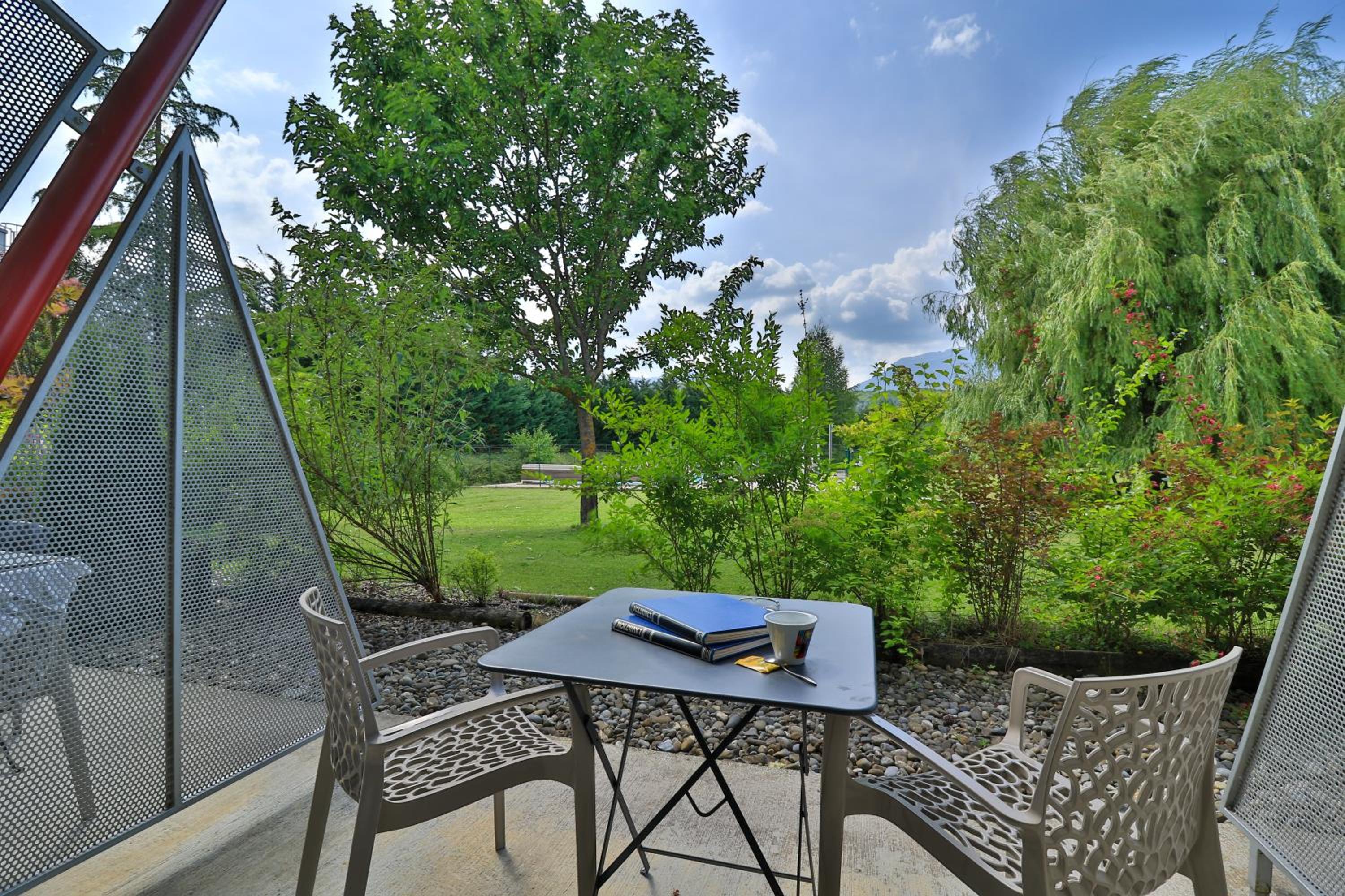 Studio Twin with Garden View - Photo 4