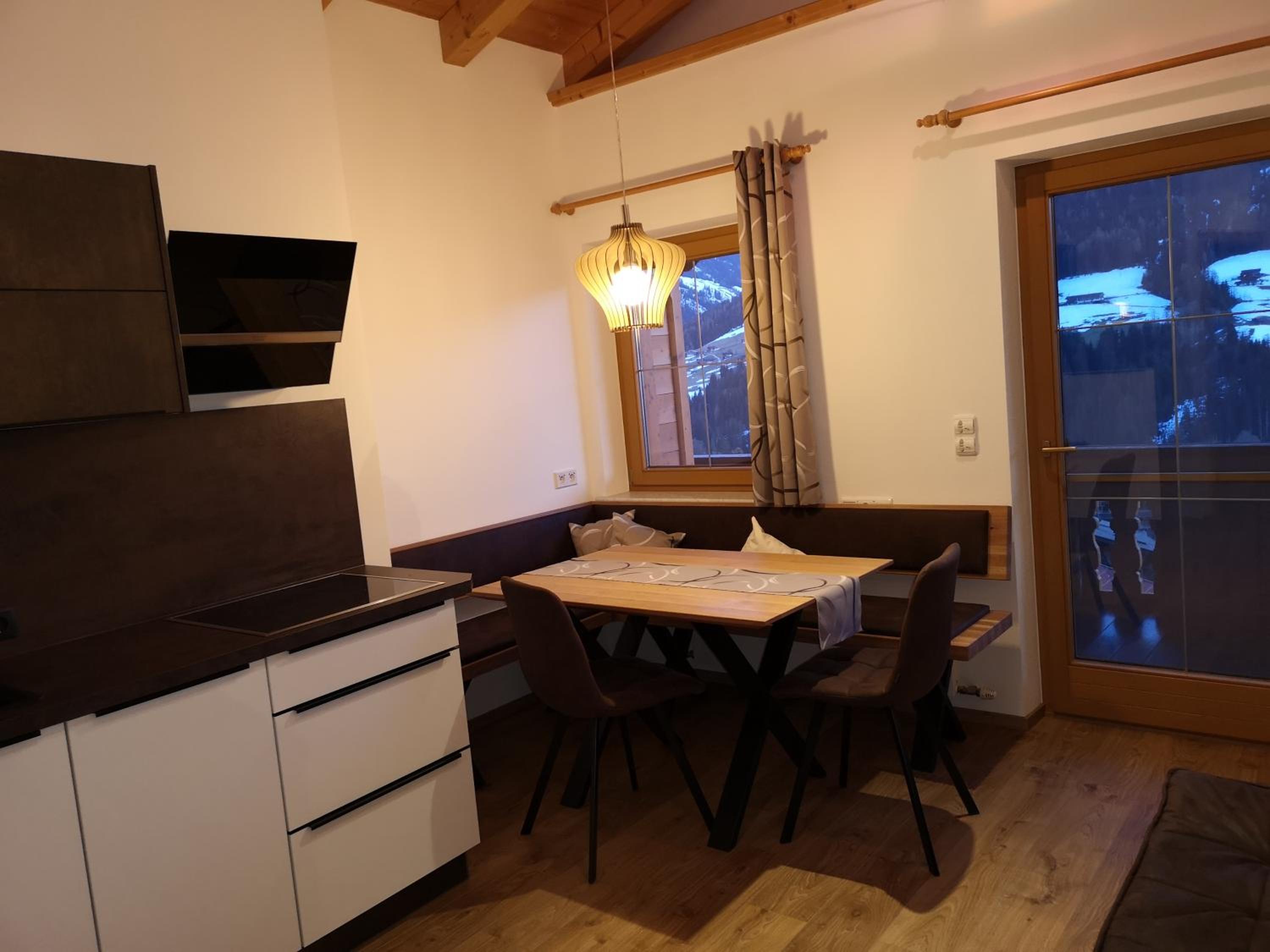 Apartment with Mountain View