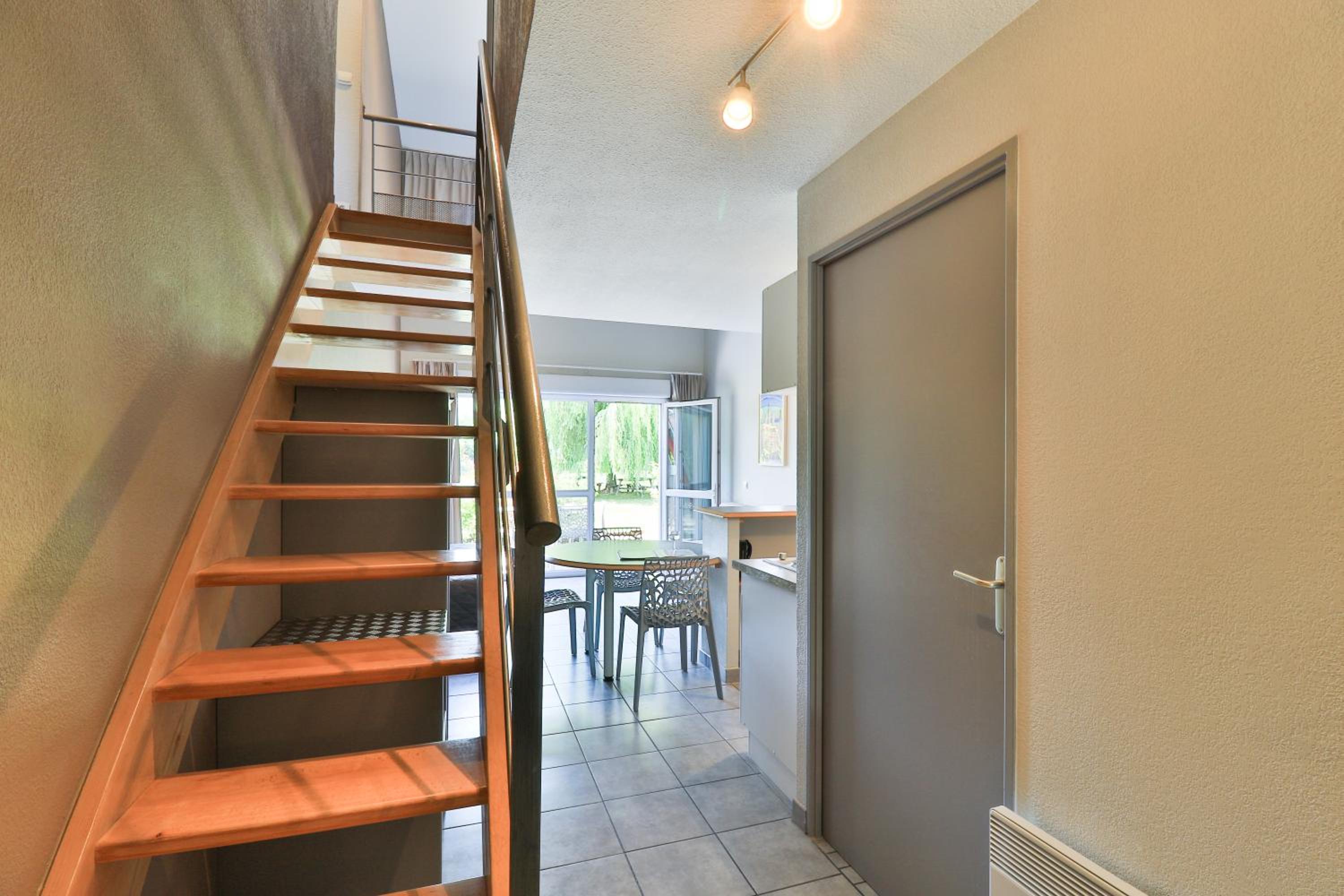 Apartment - Split Level - Photo 5
