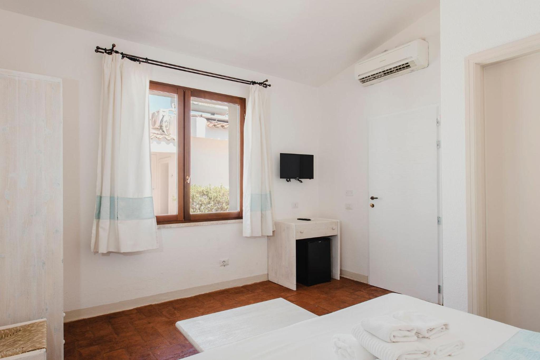 Double or Twin Room with Garden View - Photo 7