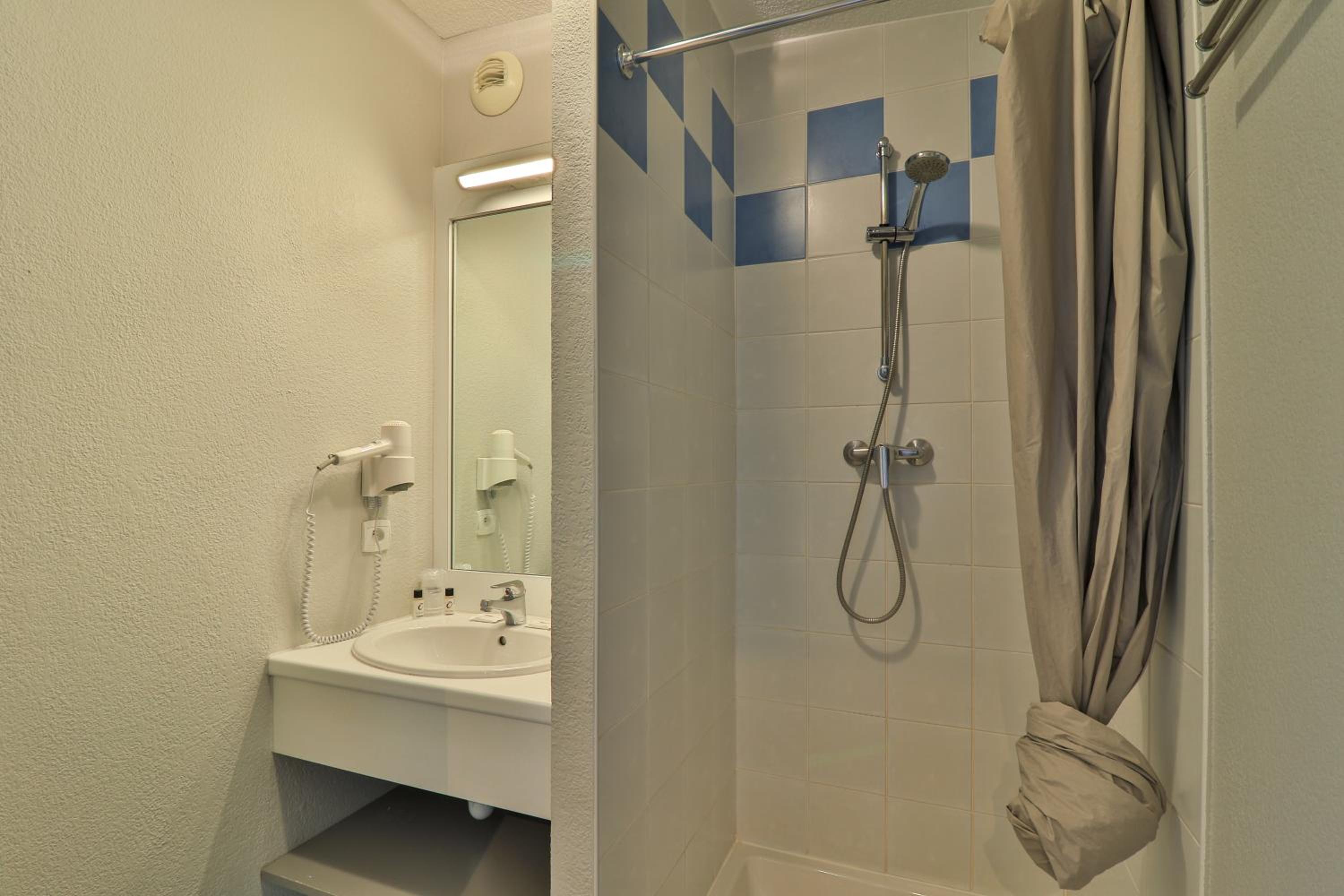 Apartment - Split Level - Photo 4