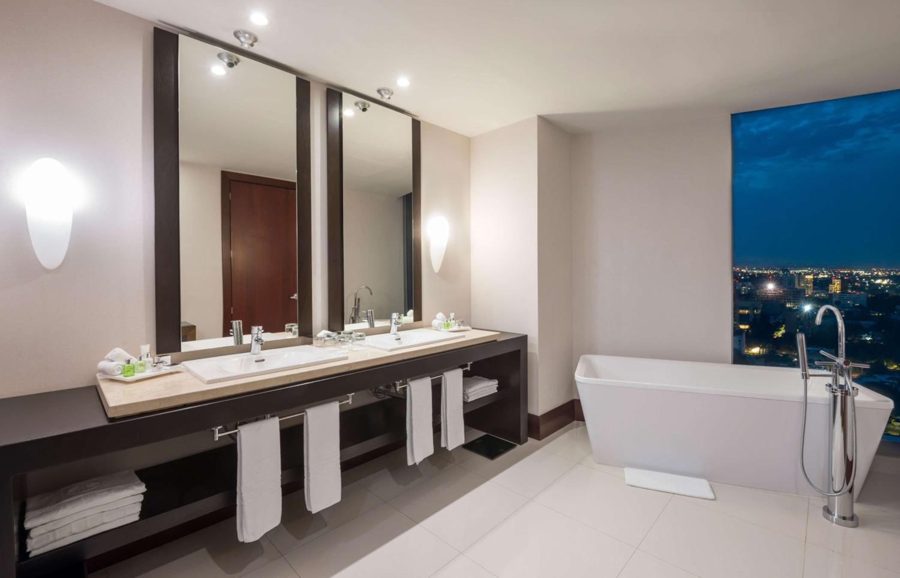 Suite with View - Photo 2