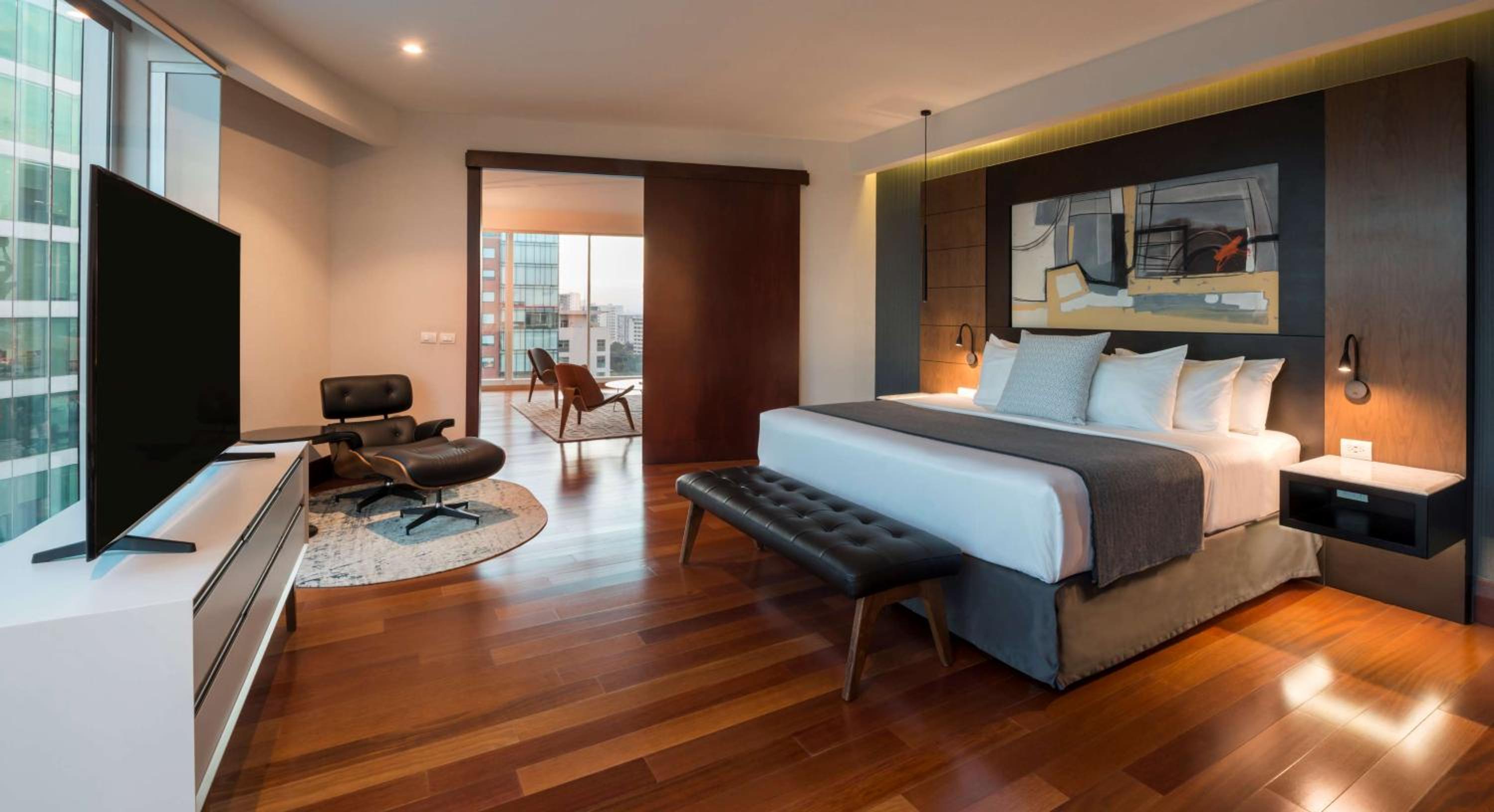 Suite with View - Photo 3
