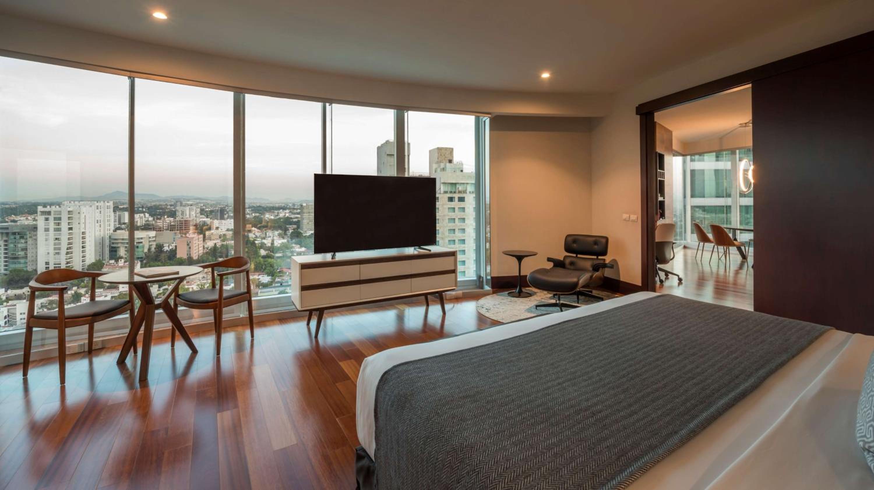 Suite with View - Photo 6