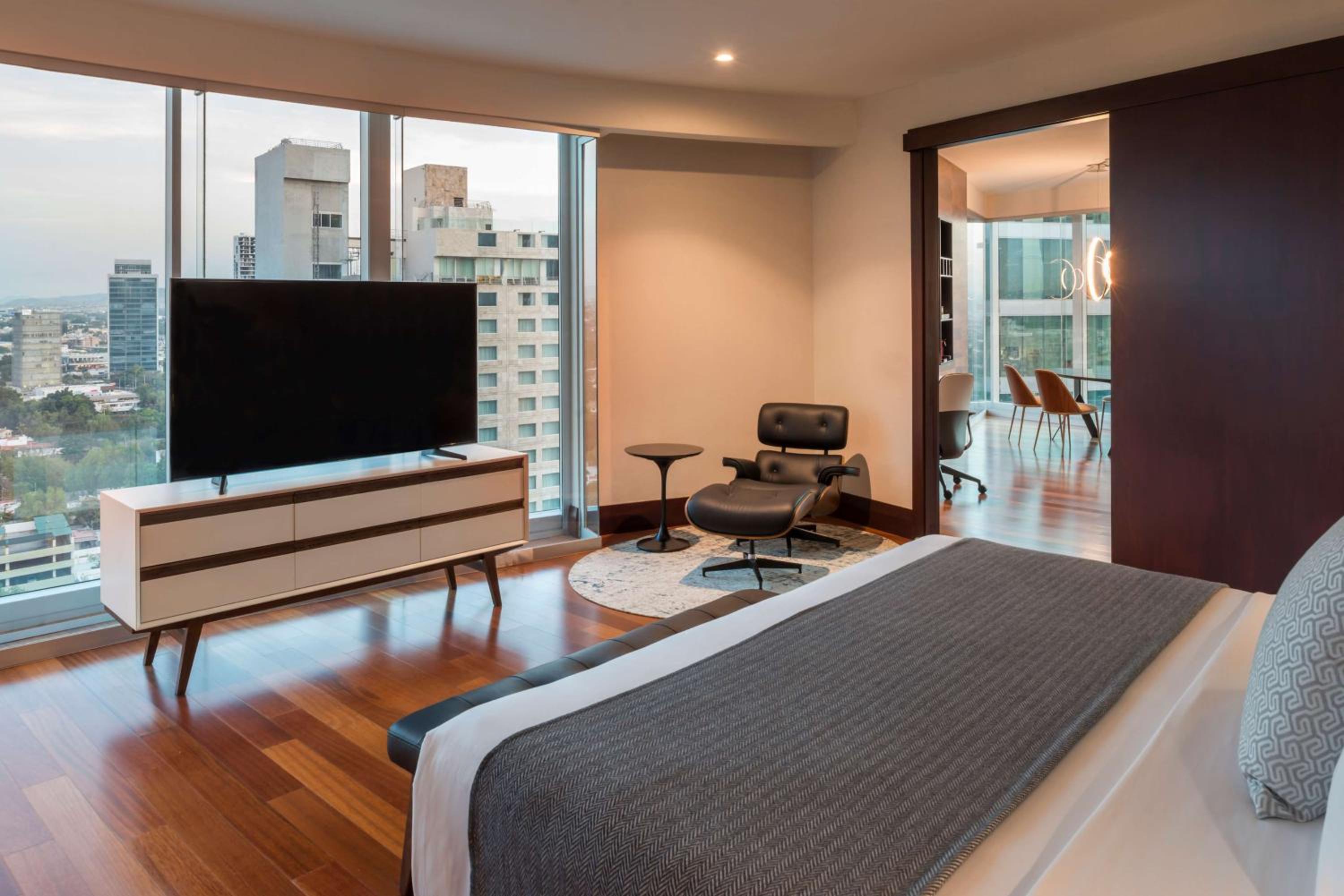 Suite with View - Photo 1