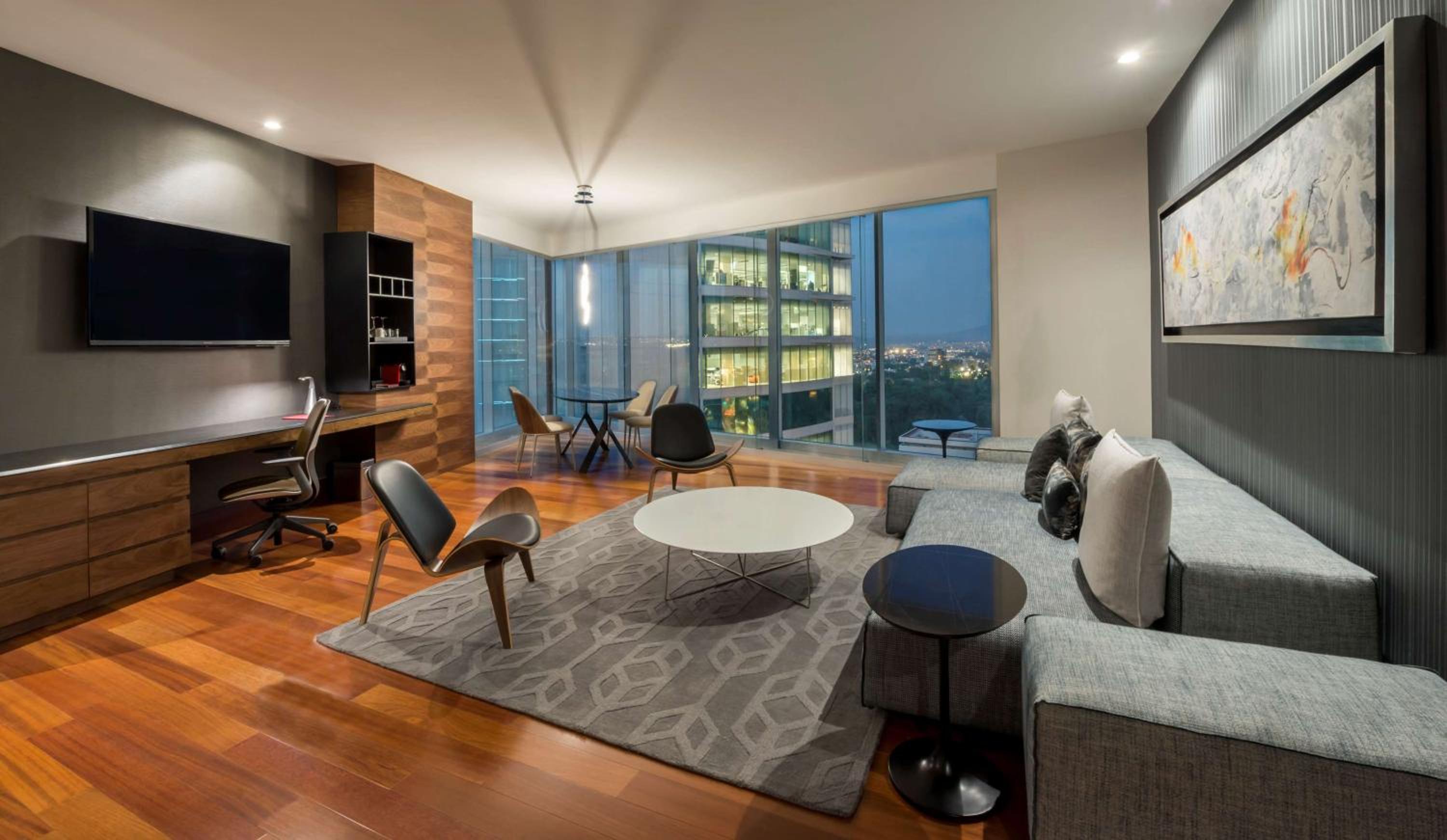 Suite with View - Photo 5