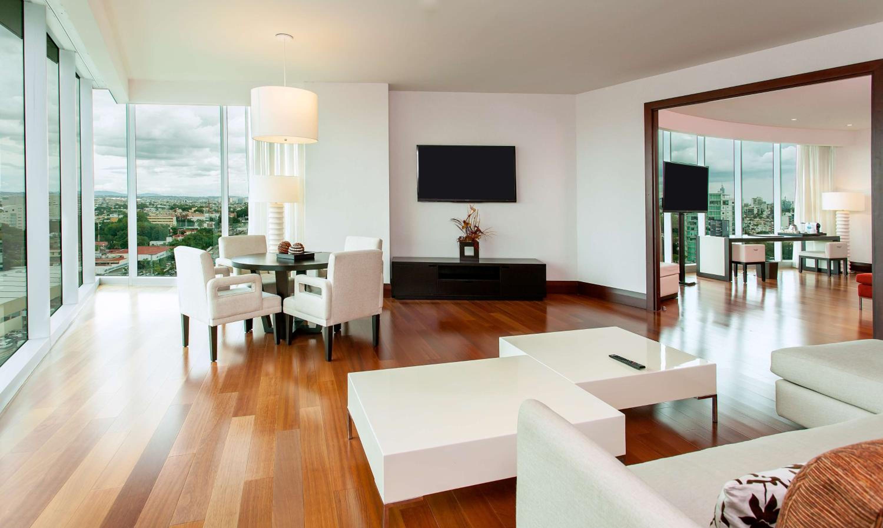 Suite with View - Photo 7