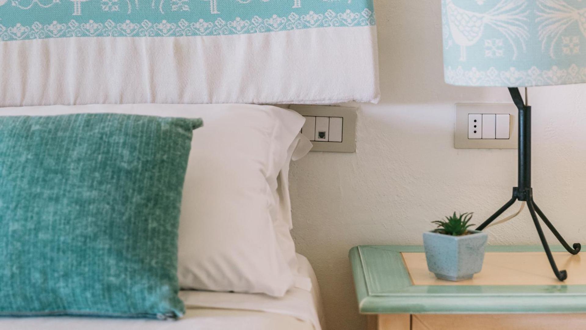 Deluxe Double Room with Side Sea View