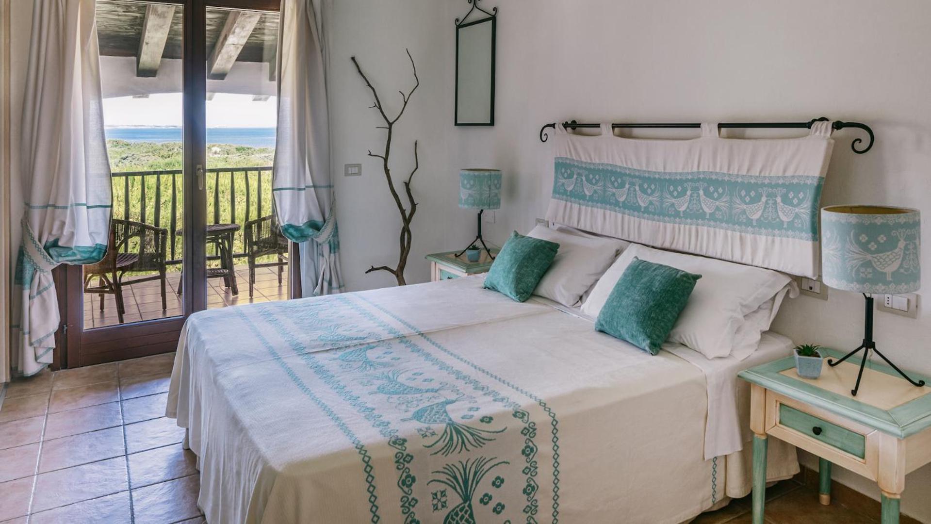 Deluxe Double Room with Side Sea View photo 2