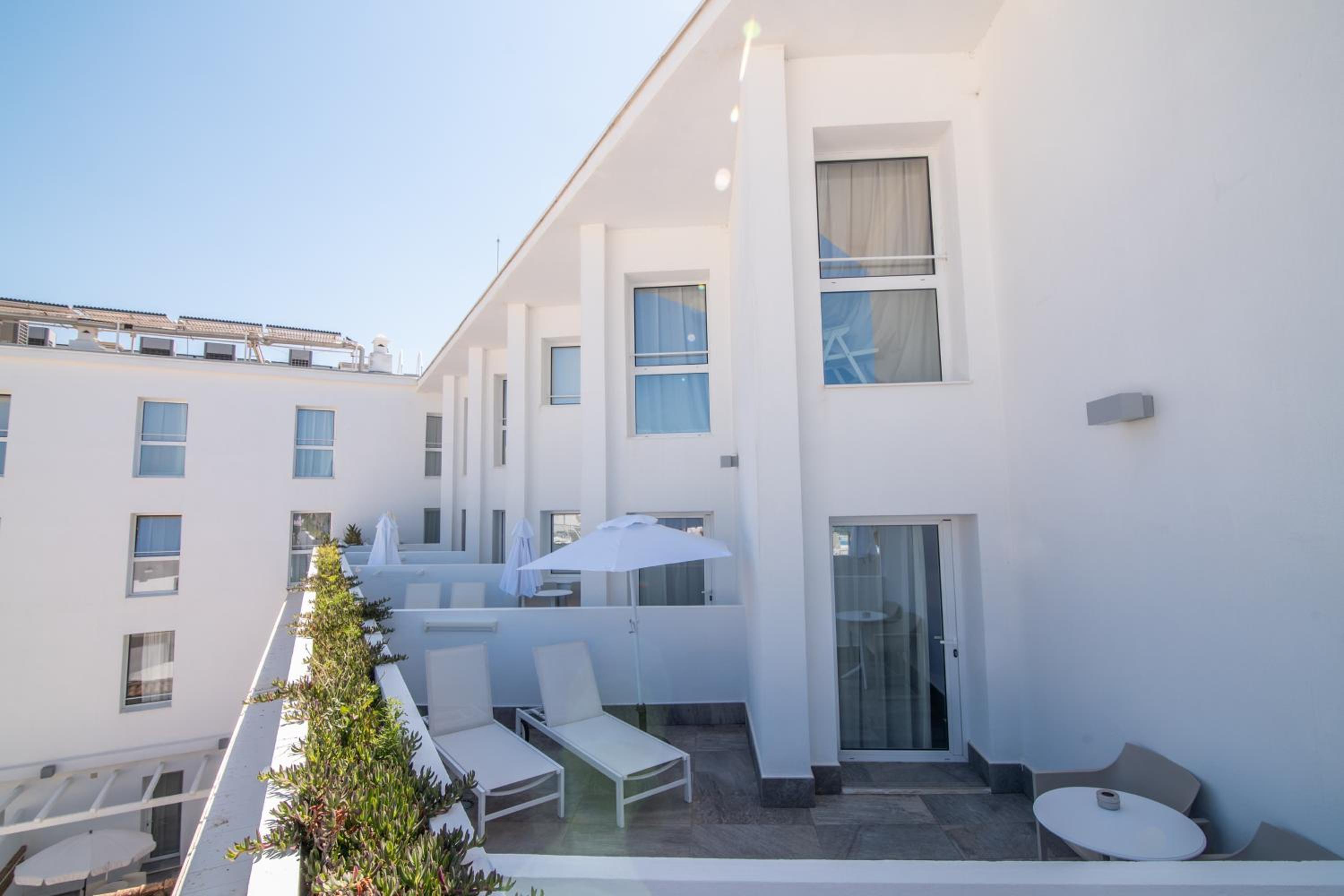 Twin Room with Terrace photo 3
