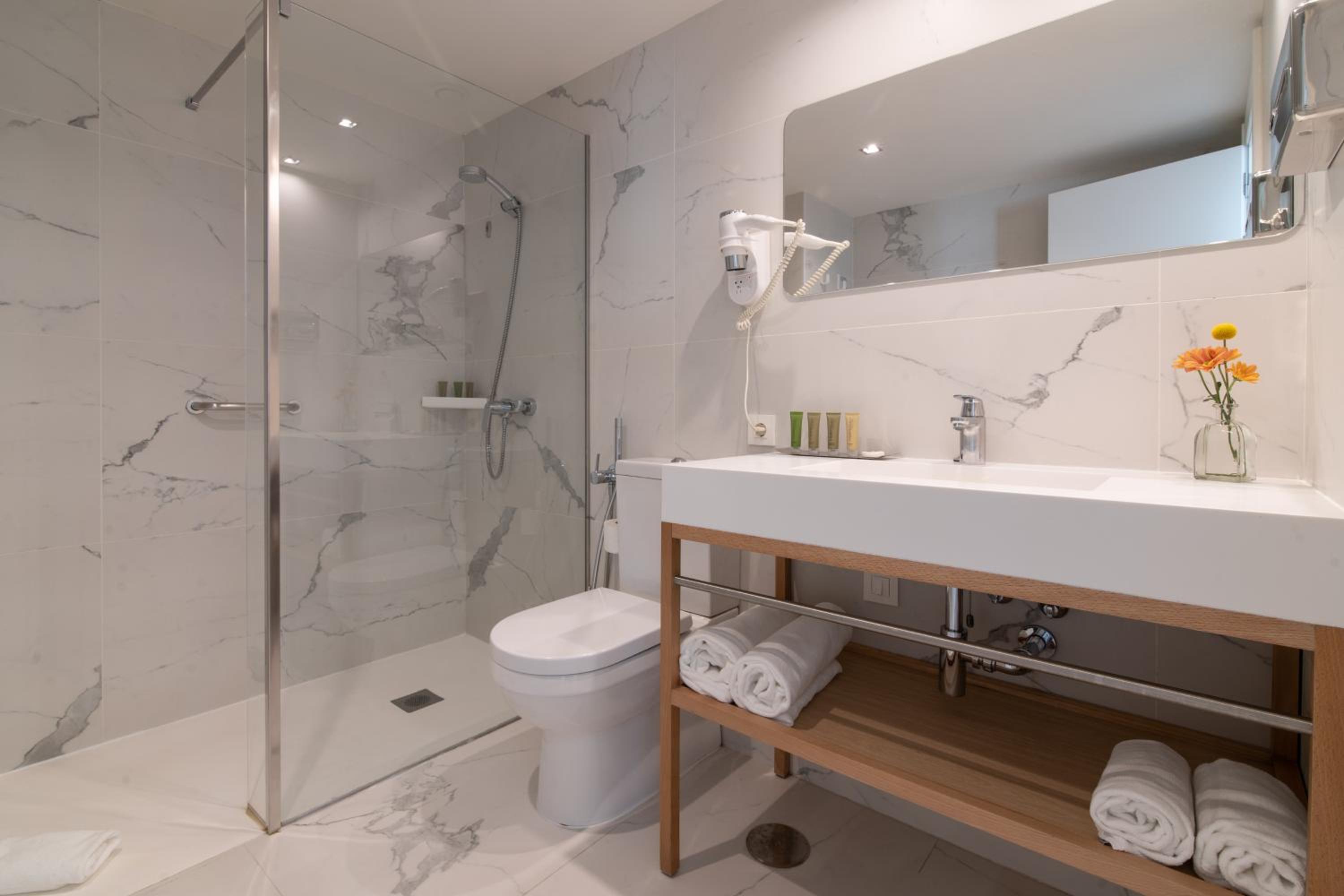 Standard Double or Twin Room ( 2 Adults+ 1 Child) photo 2