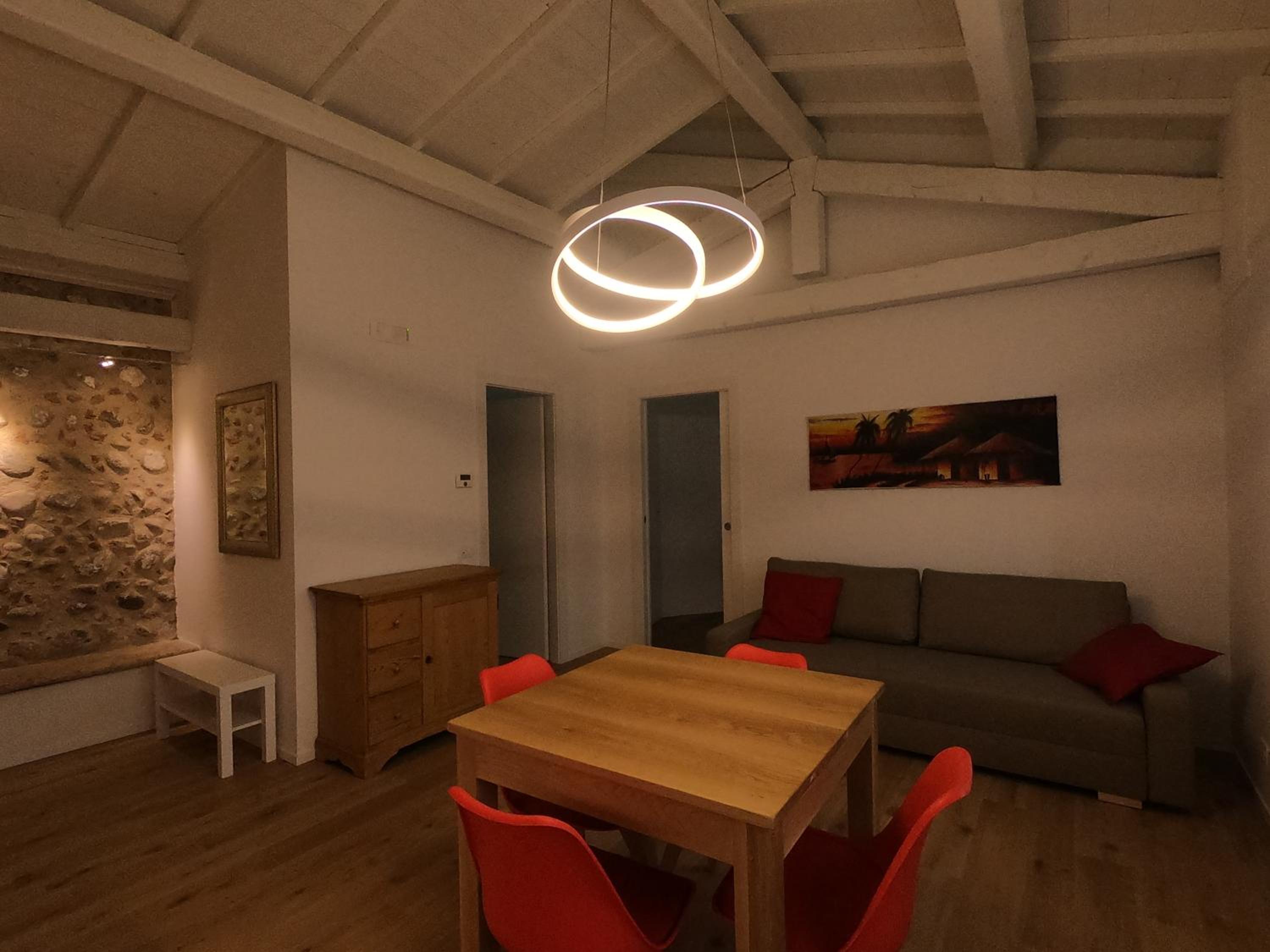 One-Bedroom Apartment - Photo 8