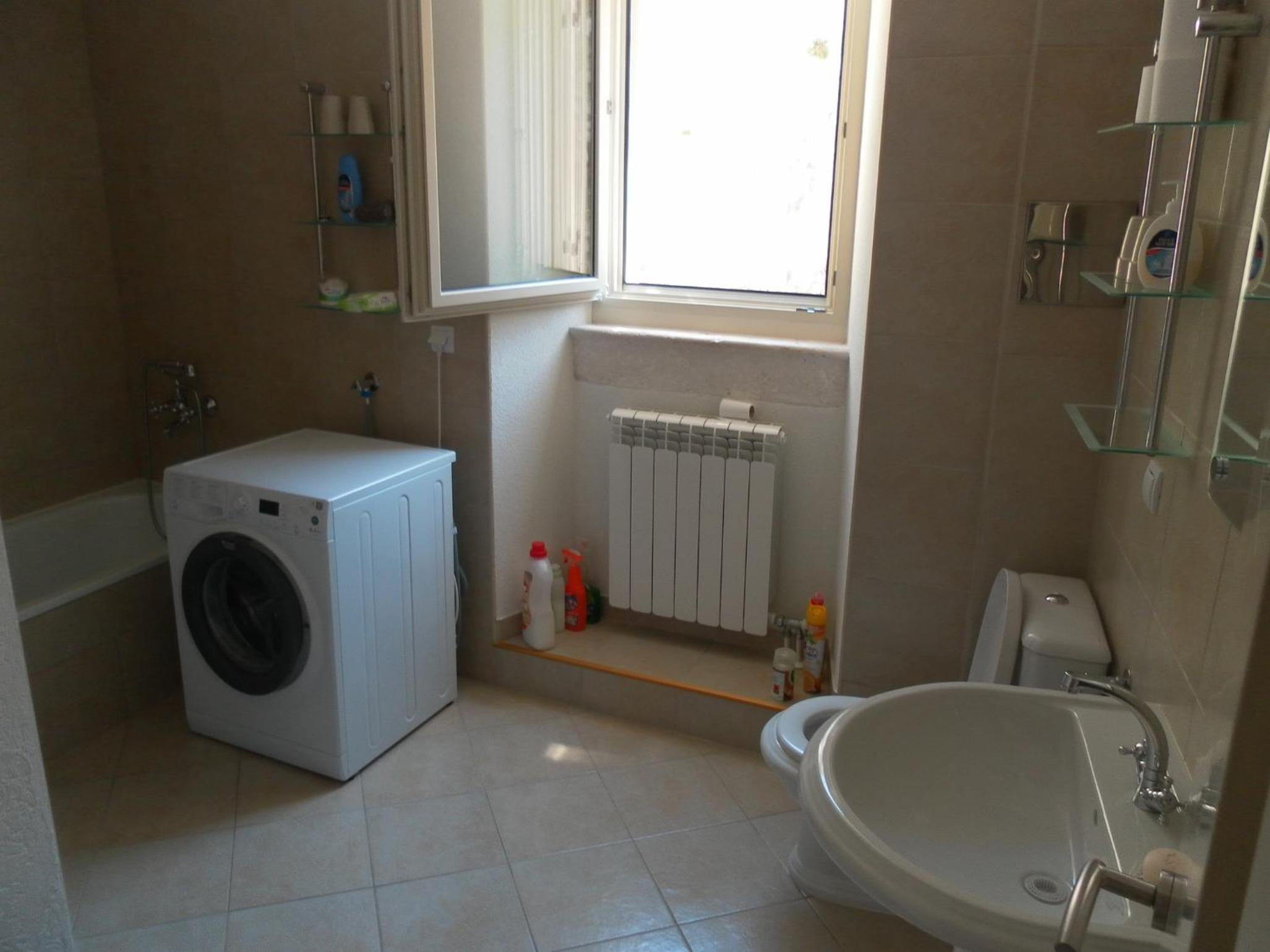 Two-Bedroom Apartment with Balcony and Sea View - Photo 9