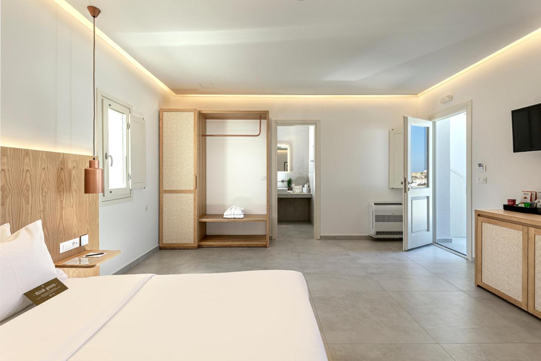 Aqua Pool Suite photo 2
