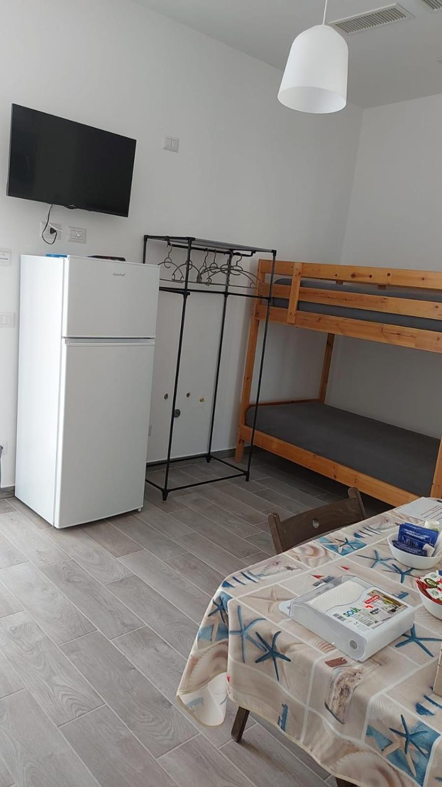 One-Bedroom Apartment photo 1