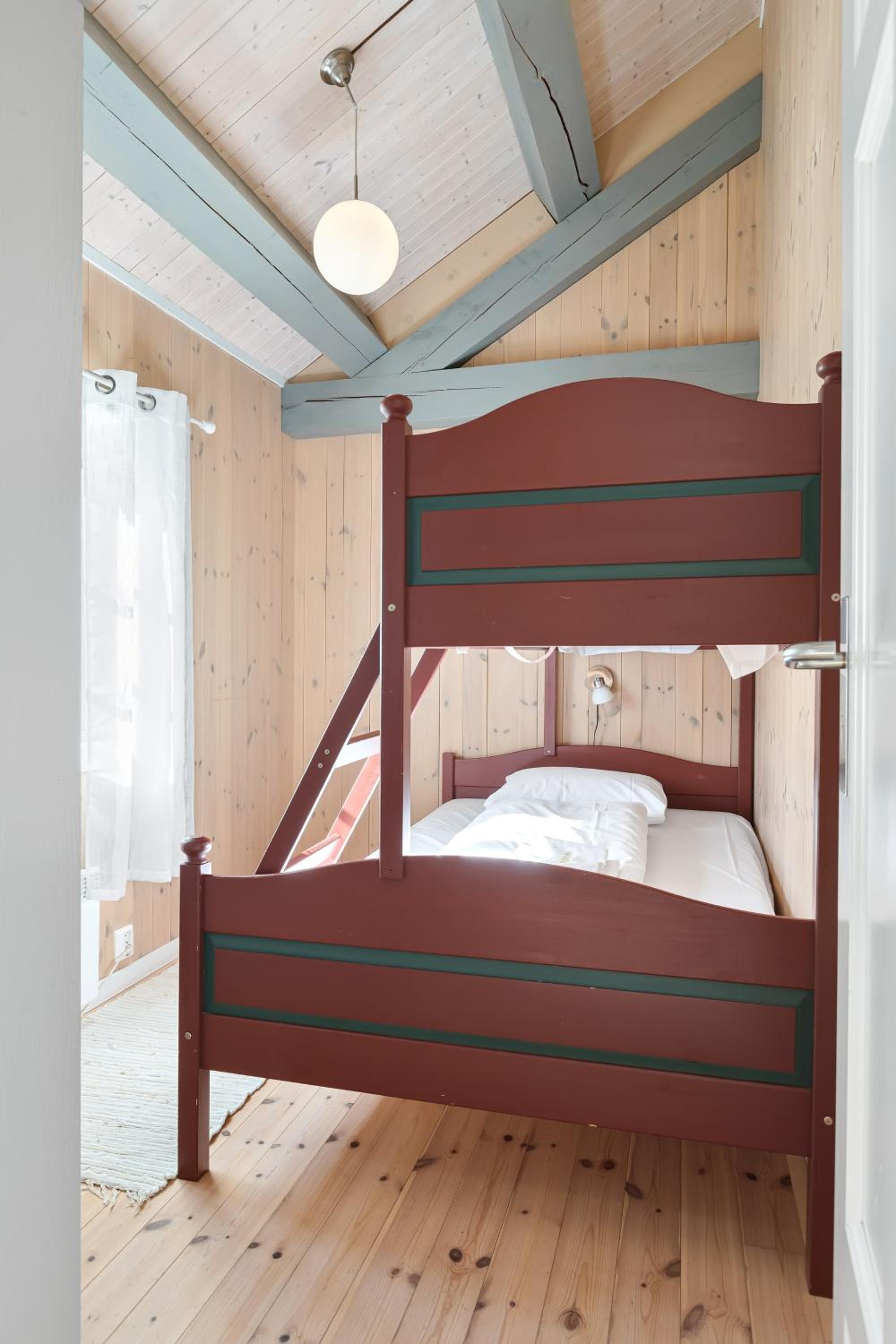 Superior Cabin - Photo 8